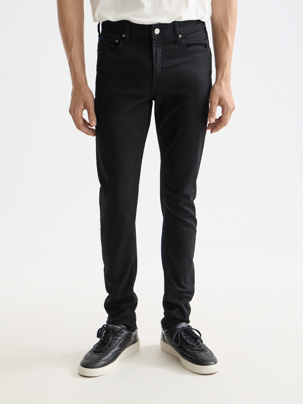 Essentials — Skim Skinny Jeans | Stay Black