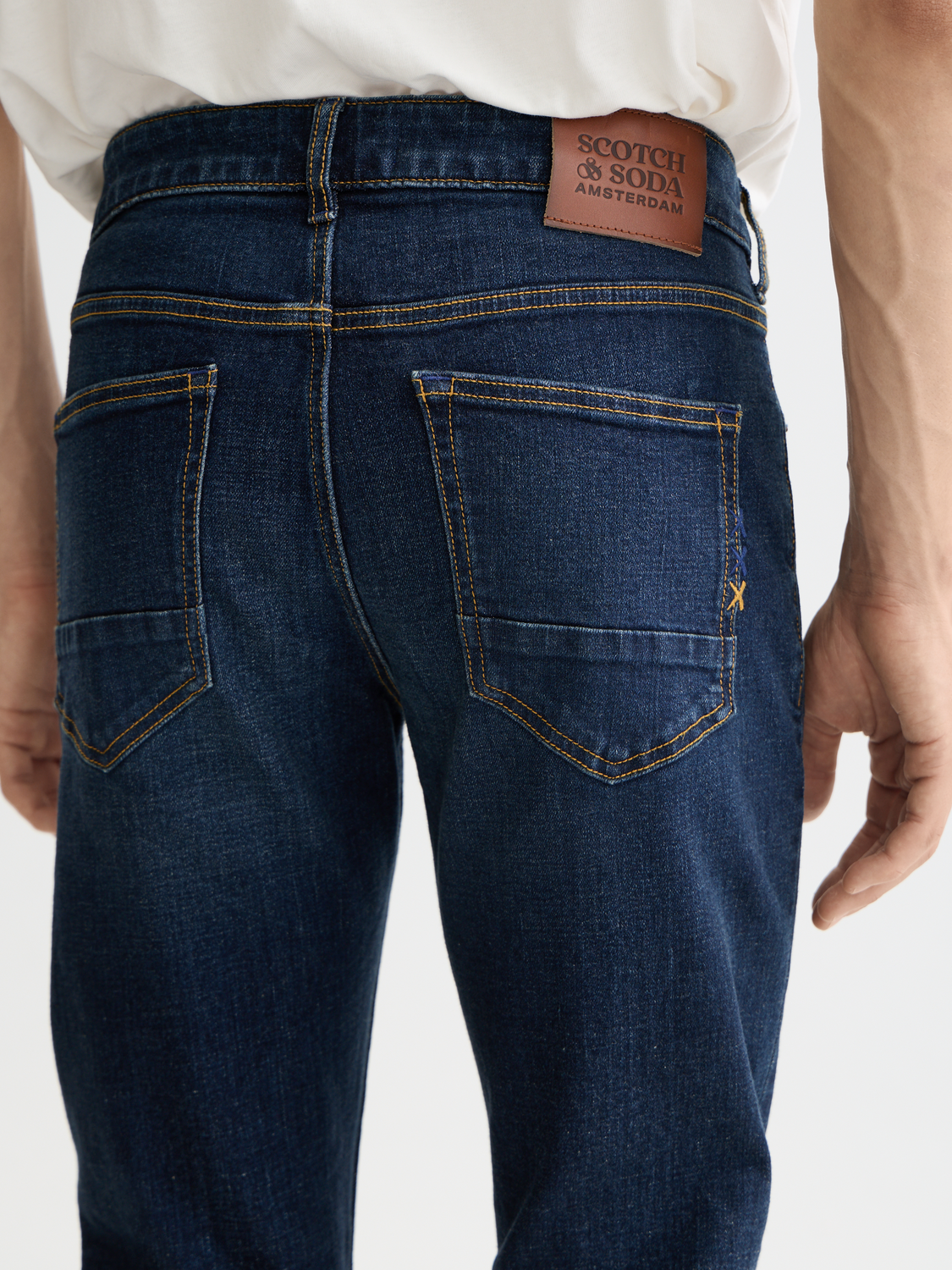 Essentials — Skim Skinny Jeans | Beaten Blue