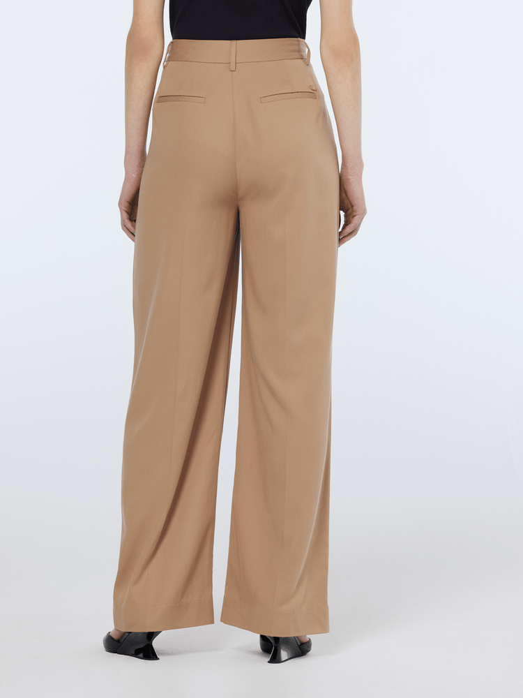 Essentials — Rose Chino Pant