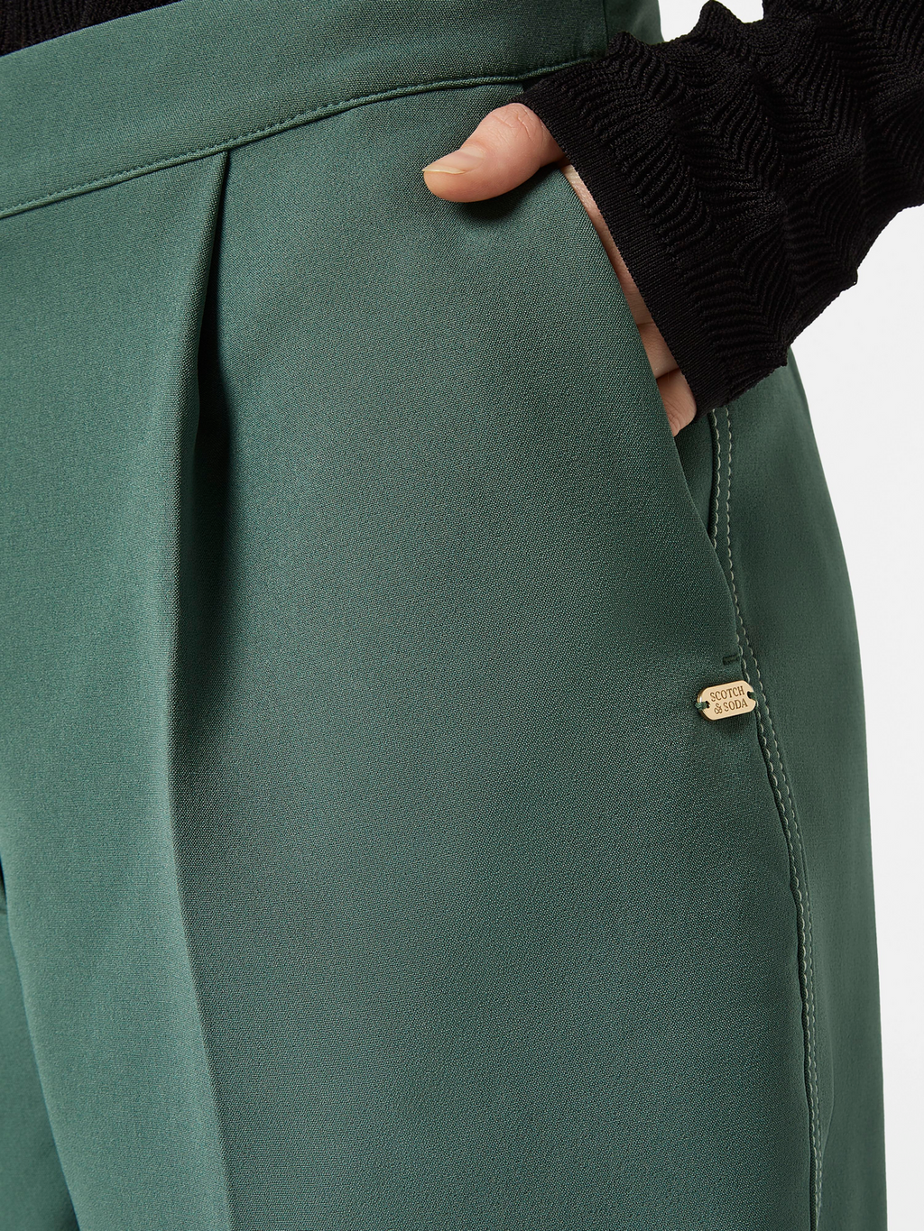 Robyn Relaxed Tapered Leg Pant