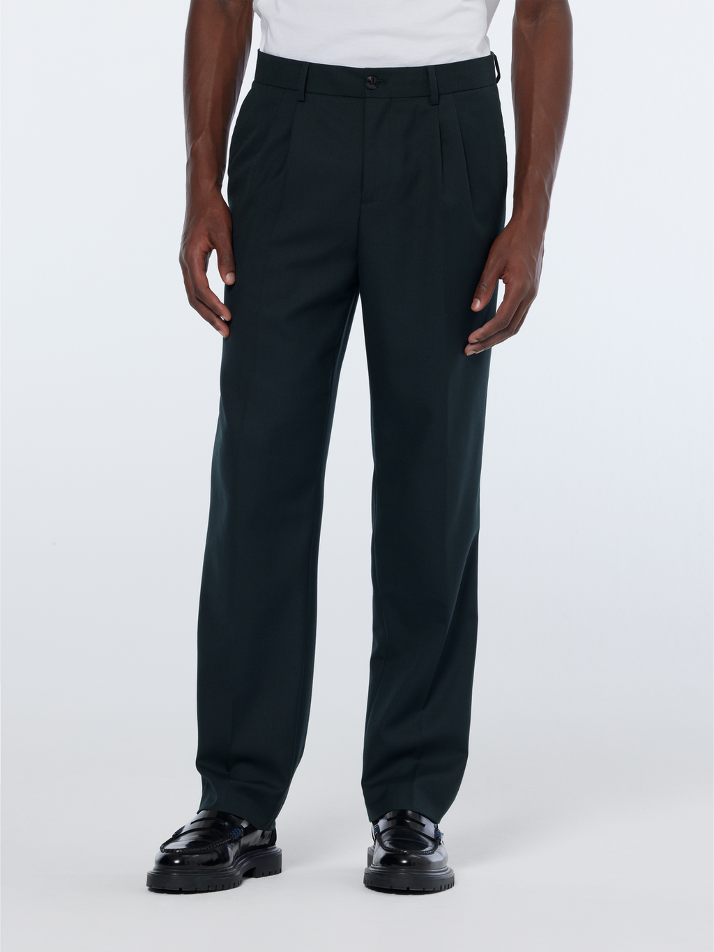 Relaxed Straight Fit Pleated Tailored Chino