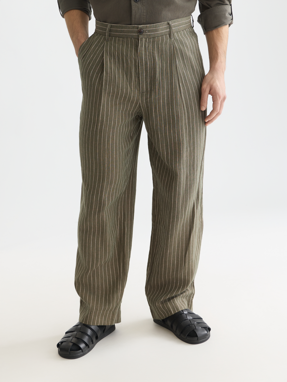 Pleated Pinstriped Cottonlinen Loose Straightfit Chino