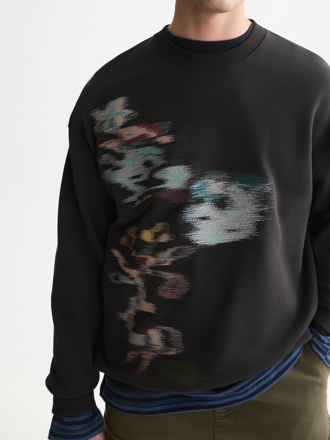 Placed Embroidered Artwork Loose-Fit Sweatshirt