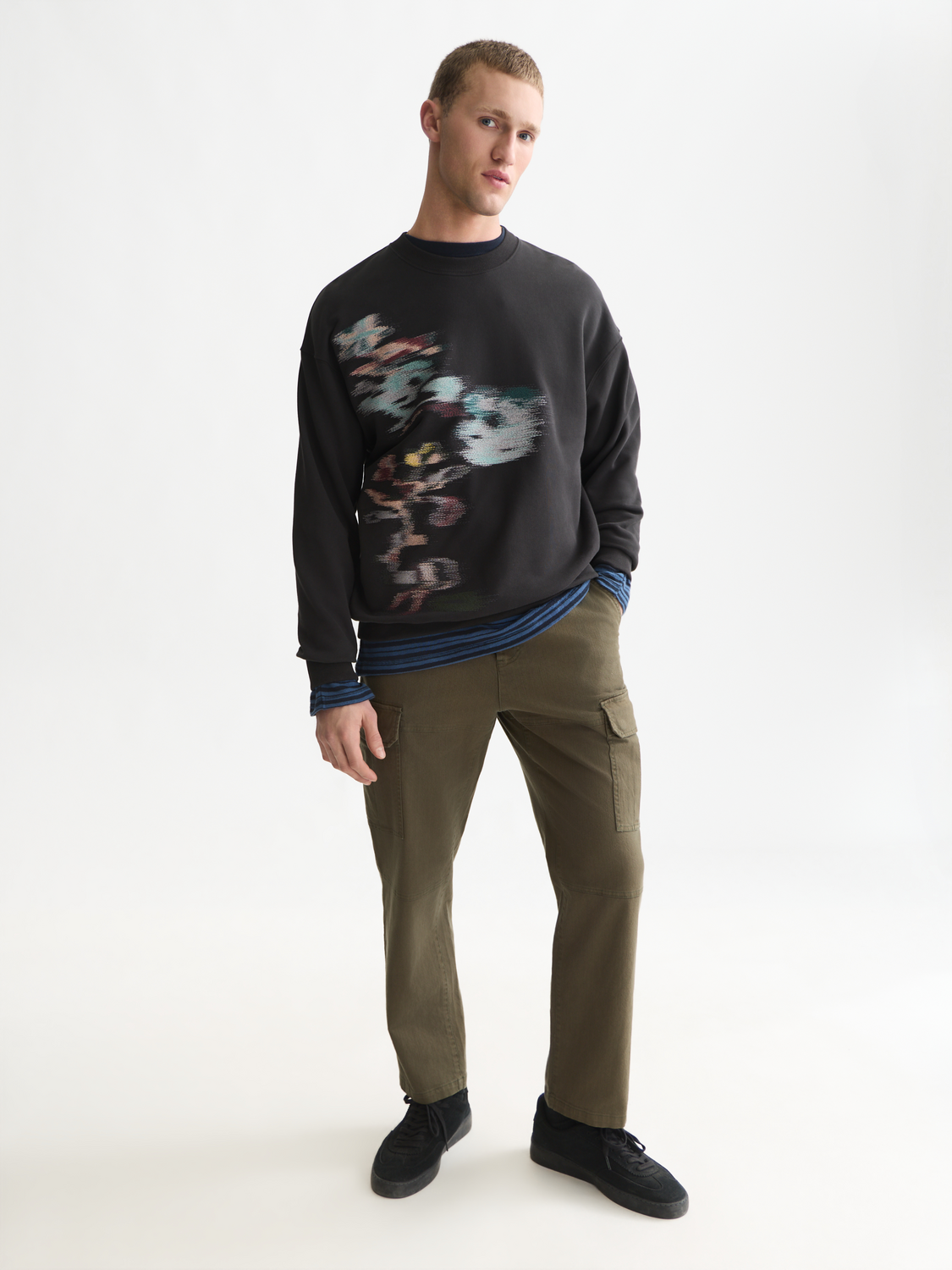 Placed Embroidered Artwork Loose-Fit Sweatshirt