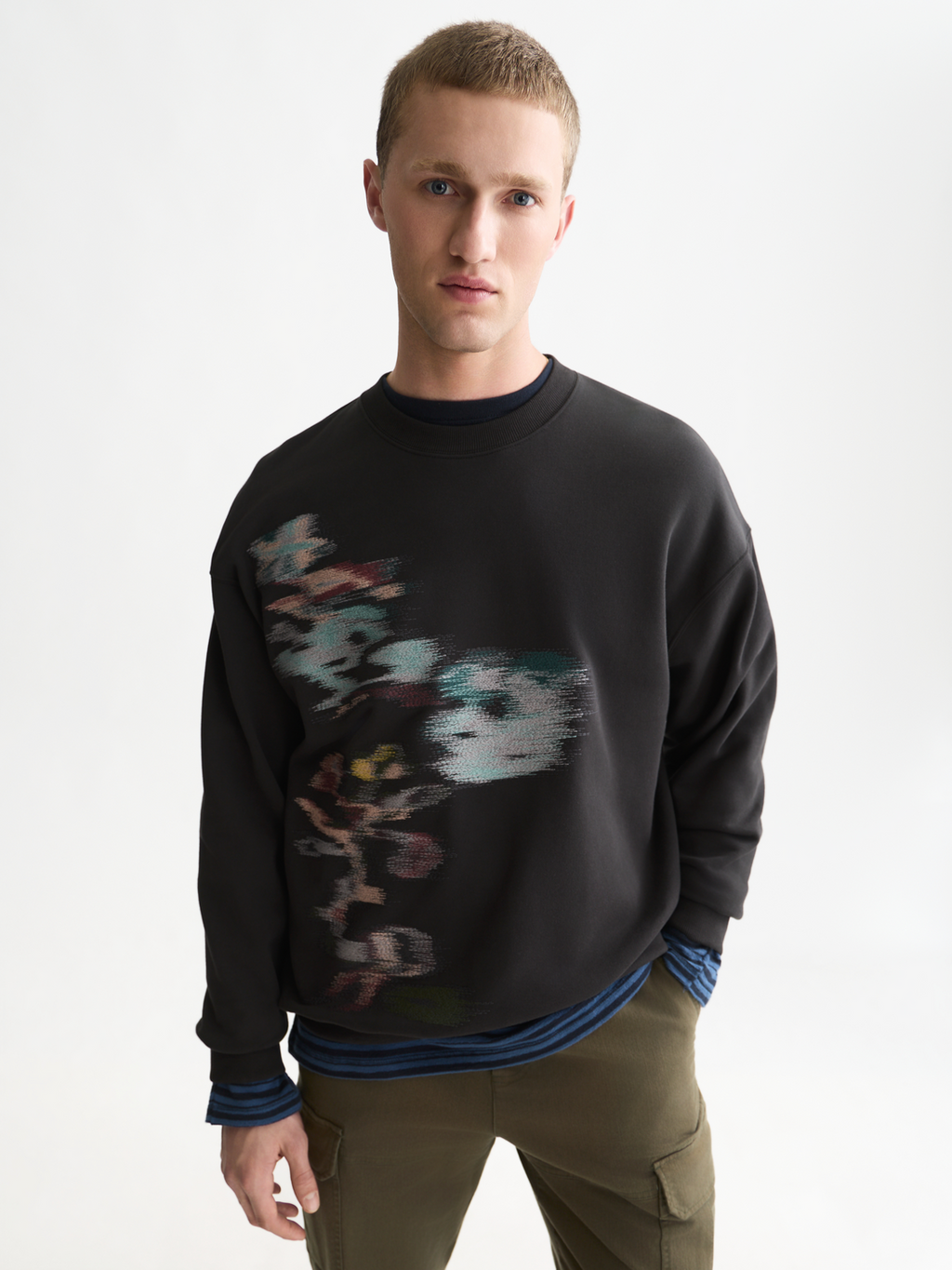 Placed Embroidered Artwork Loose-Fit Sweatshirt