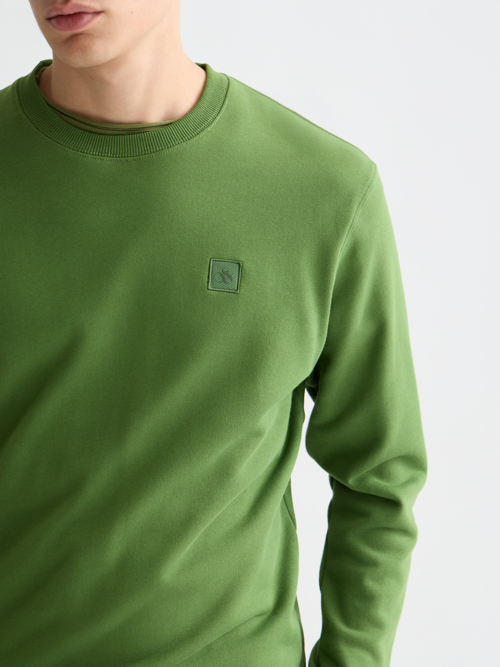 Seasonal Core Logo Badge Regularfit Sweatshirt