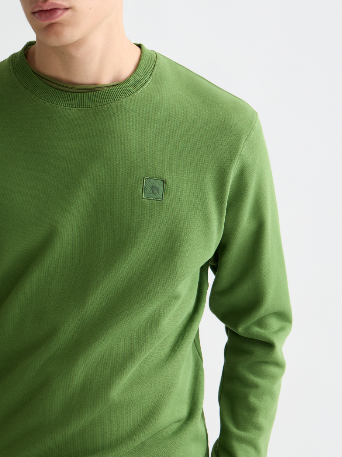 Seasonal Core Logo Badge Regularfit Sweatshirt