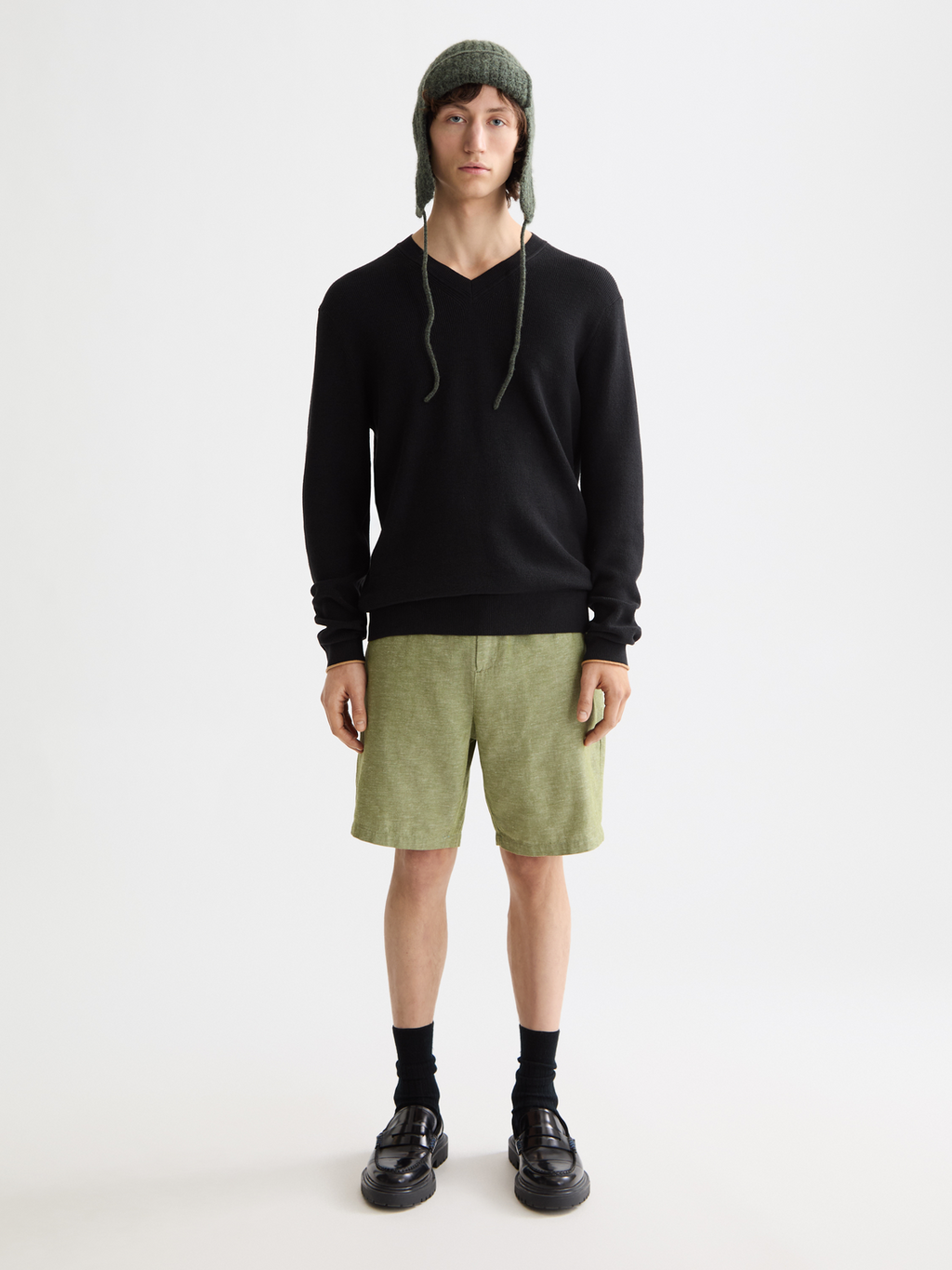 Regular-Fit Cotton Linen V-Neck