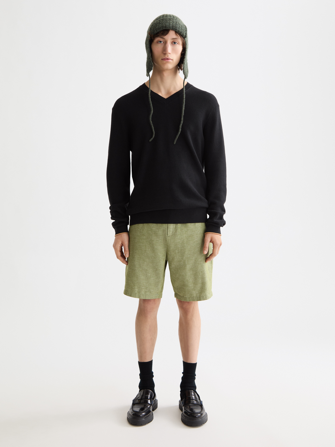 Regular-Fit Cotton Linen V-Neck