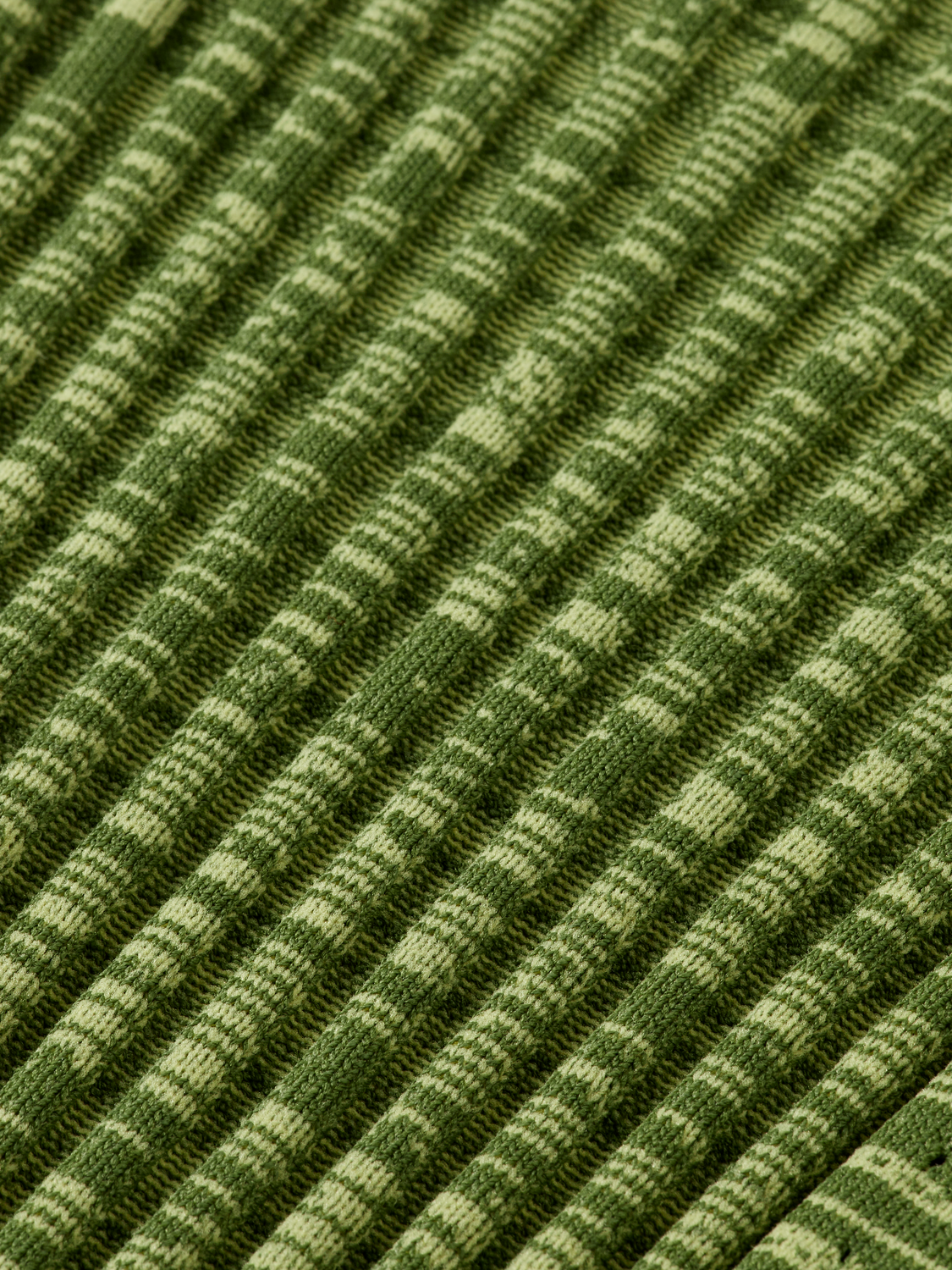 Ribbed knitted pullover