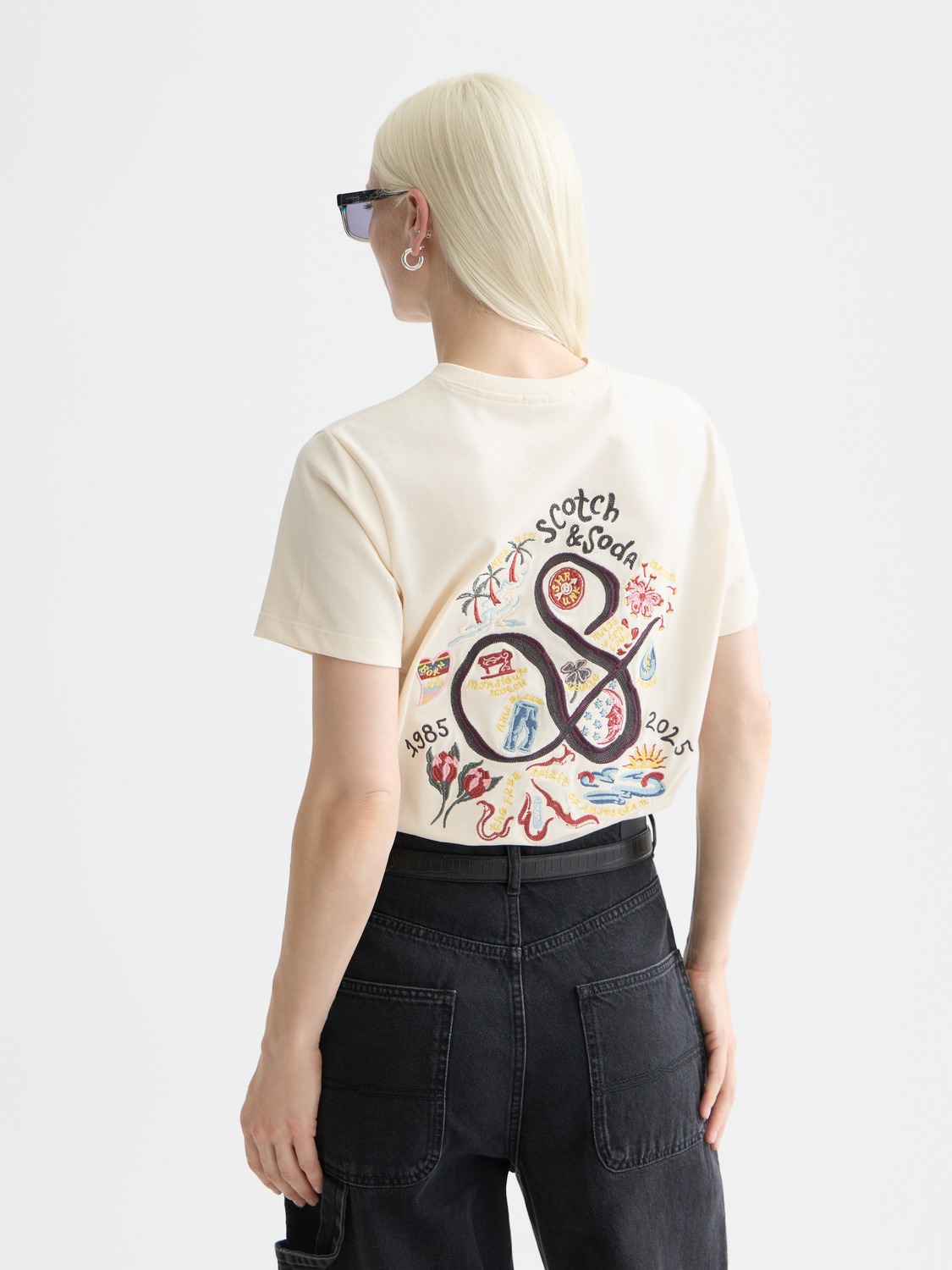 The 40th Anniversary Washed Artwork Regular Fit T-Shirt