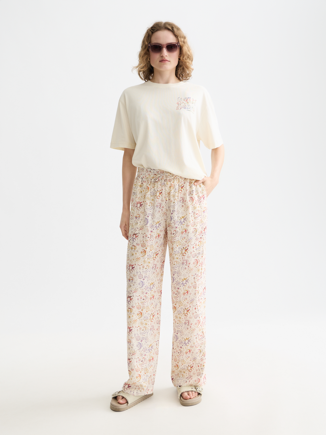 Gia - Mid Rise Wide Leg All Over Printed Pants