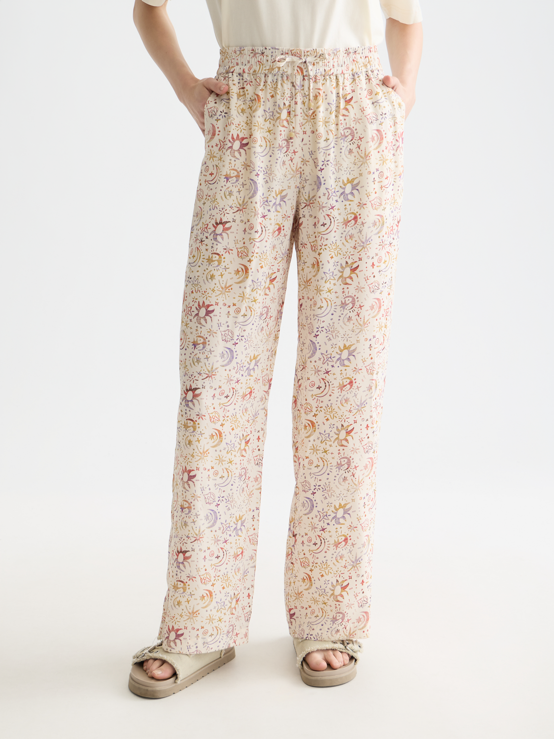 Gia - Mid Rise Wide Leg All Over Printed Pants
