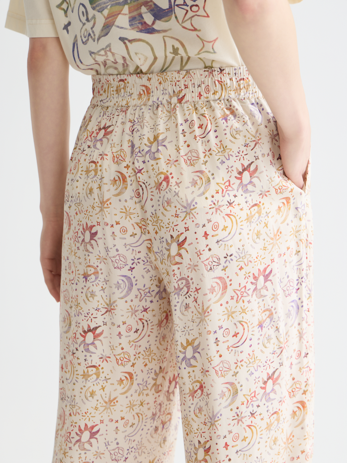 Gia - Mid Rise Wide Leg All Over Printed Pants