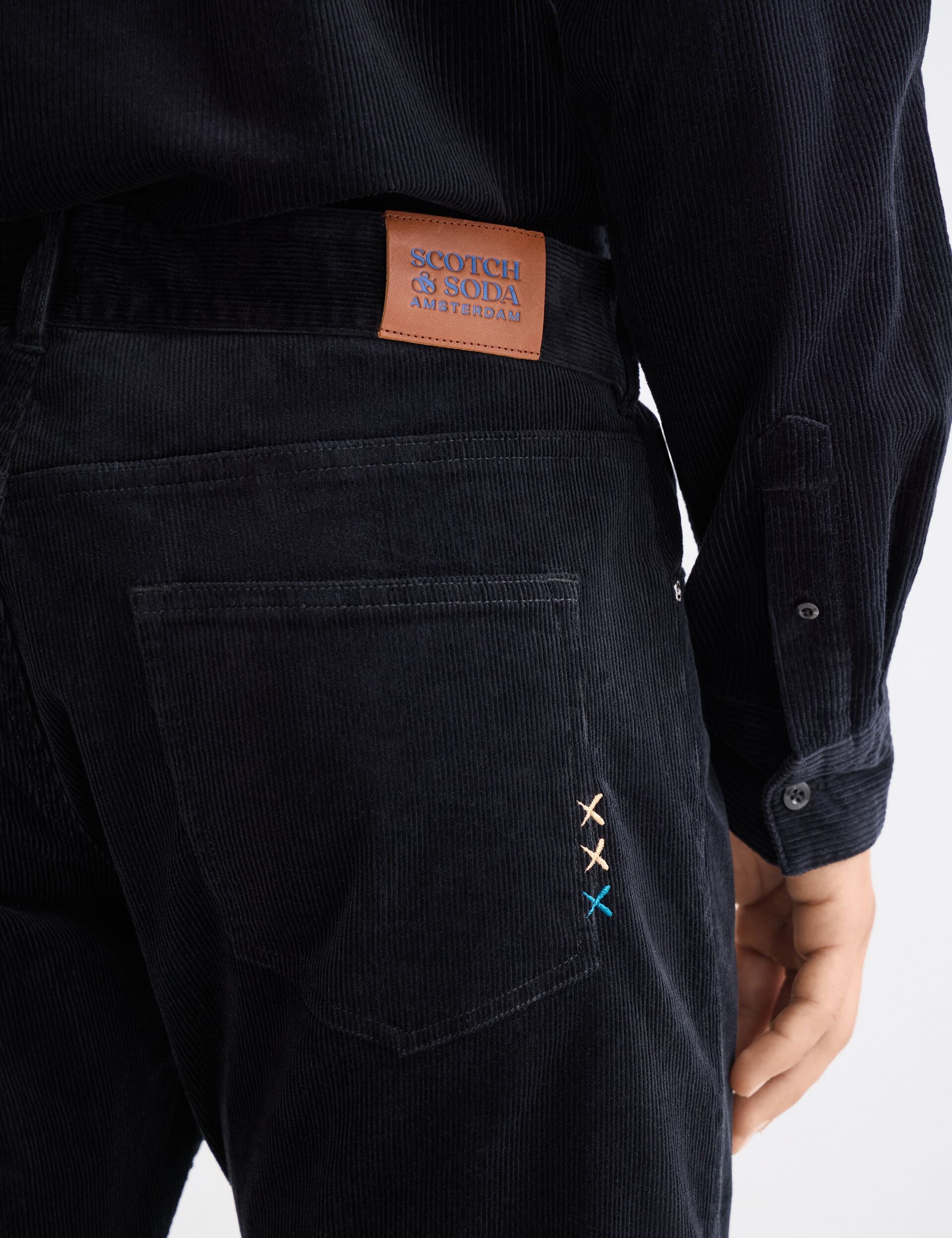 The Zee straight pants in coloured corduroy