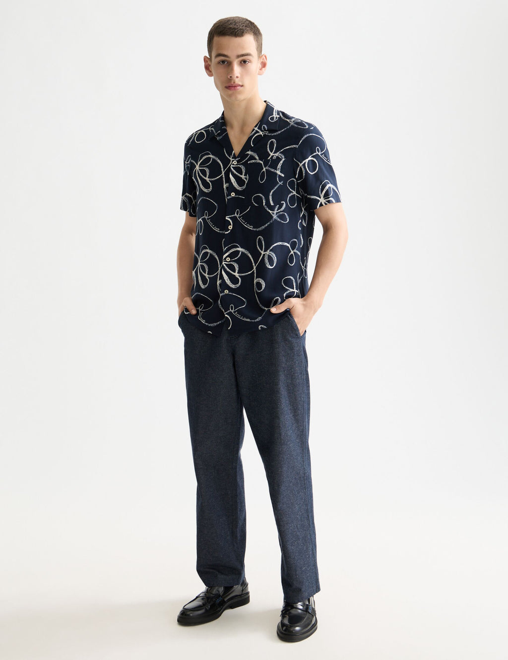 Printed short-sleeved viscose shirt