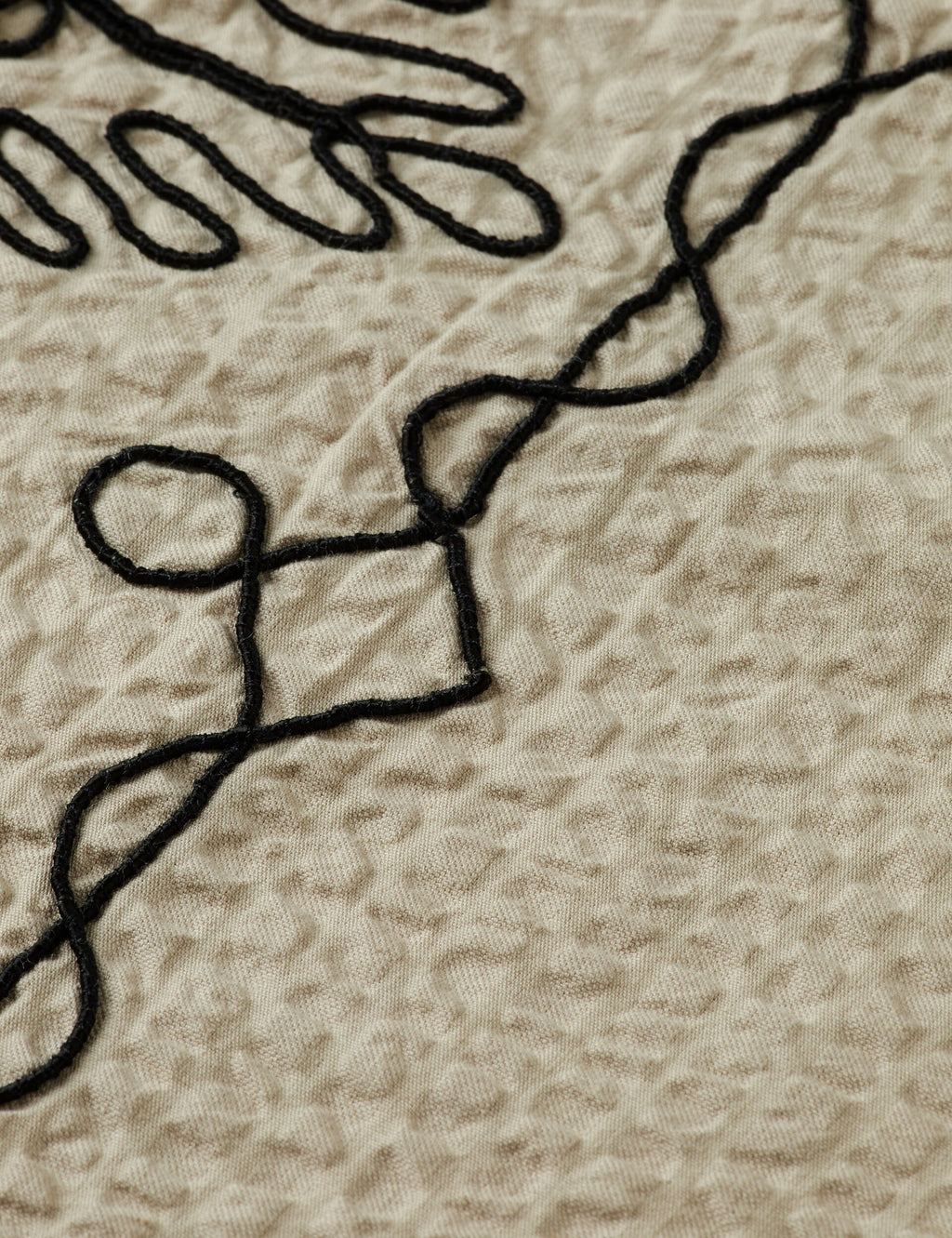 Embroidered short-sleeved shirt