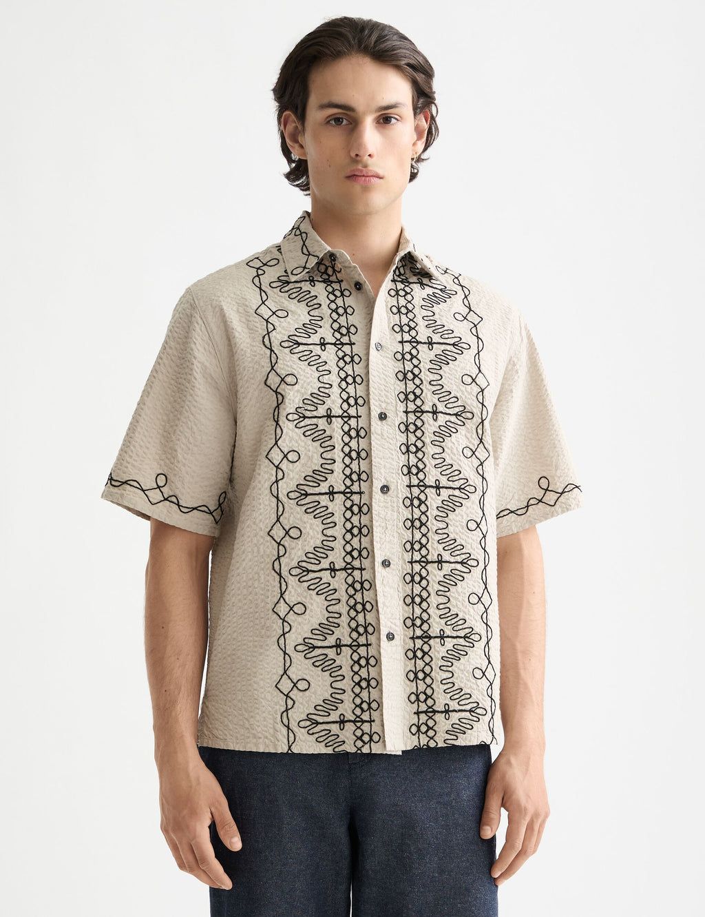 Embroidered short-sleeved shirt