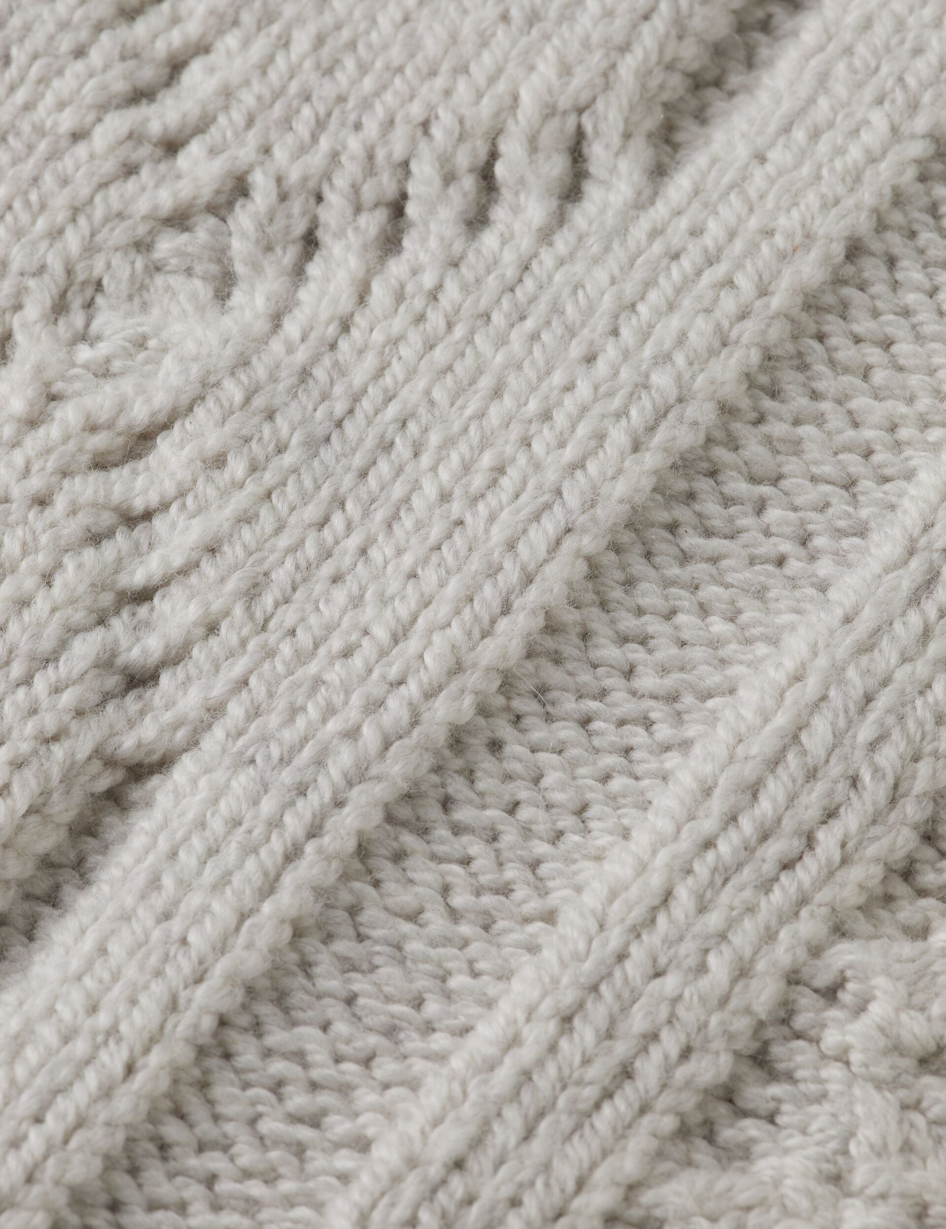 V-Neck chunky cable loose fit pullover