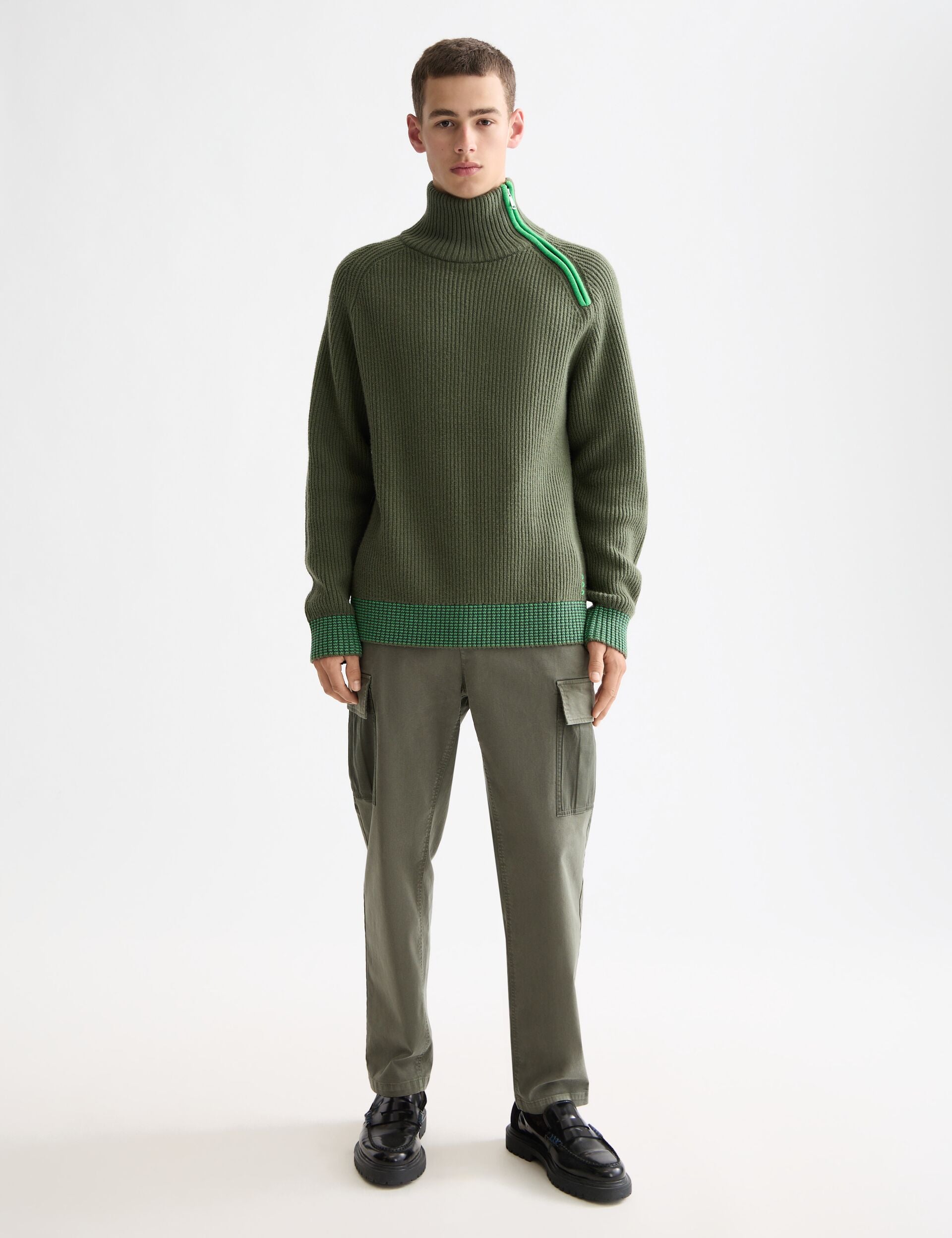 Troyer Raglan zip pullover