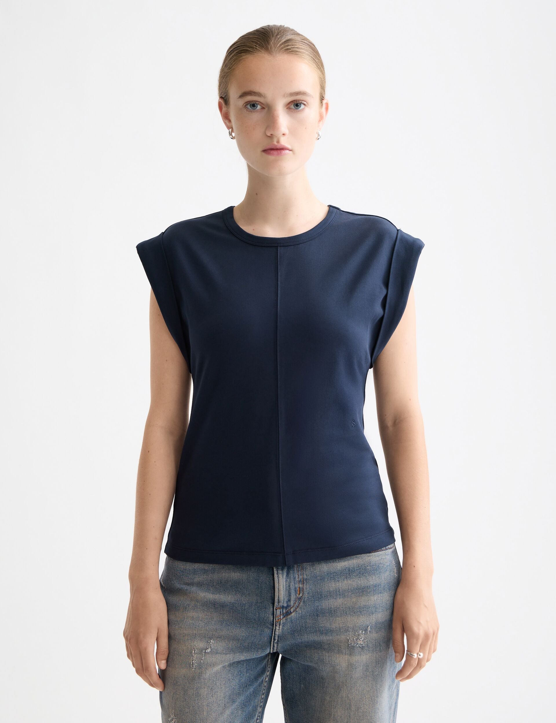 Fitted rolled-up sleeve T-shirt