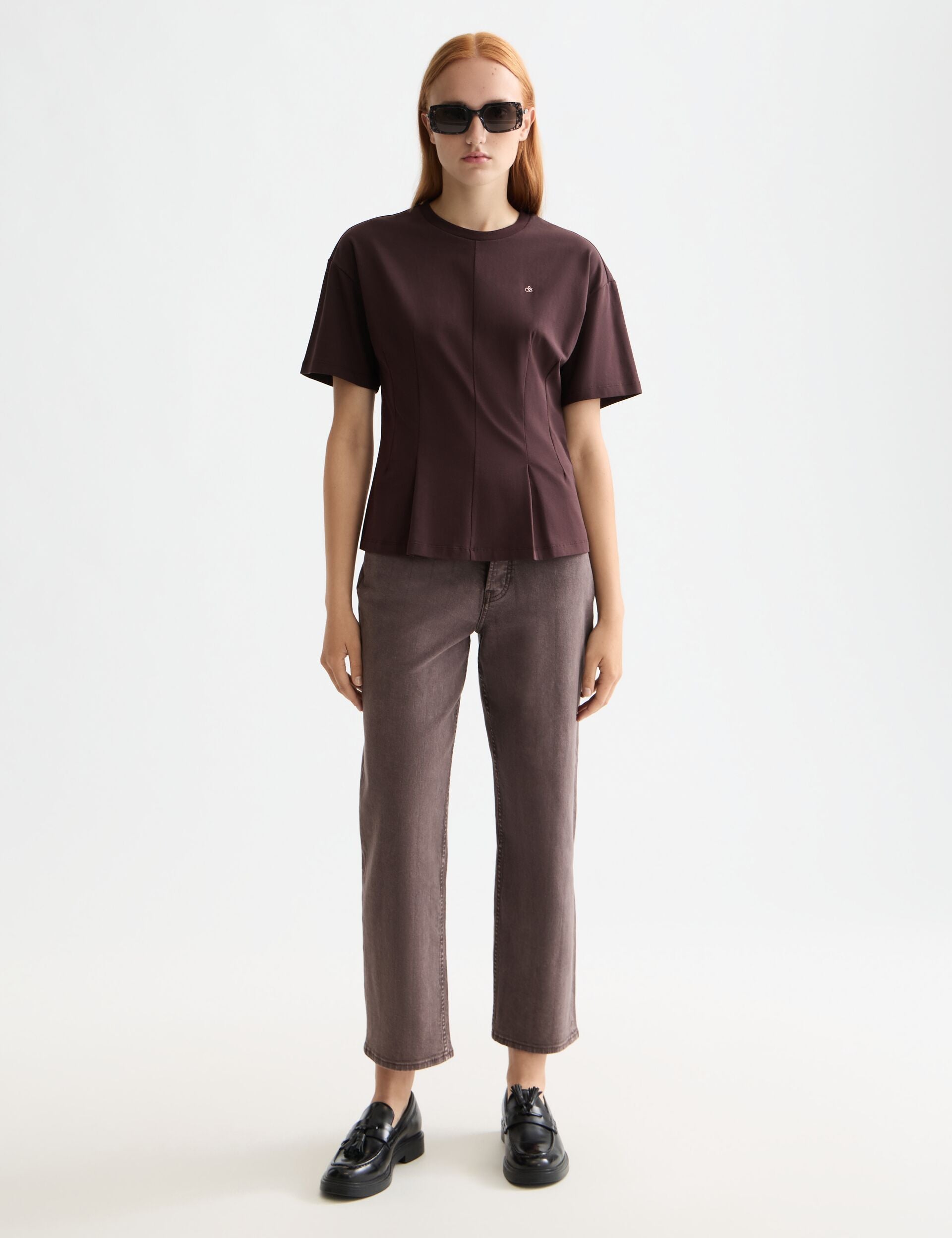 T-shirt with shaping