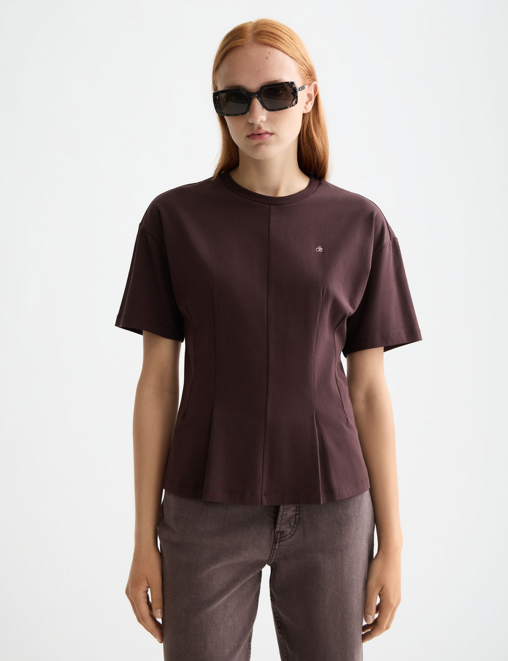 T-shirt with shaping