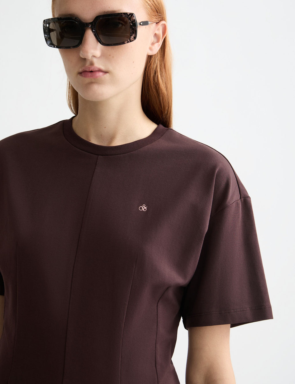 T-shirt with shaping