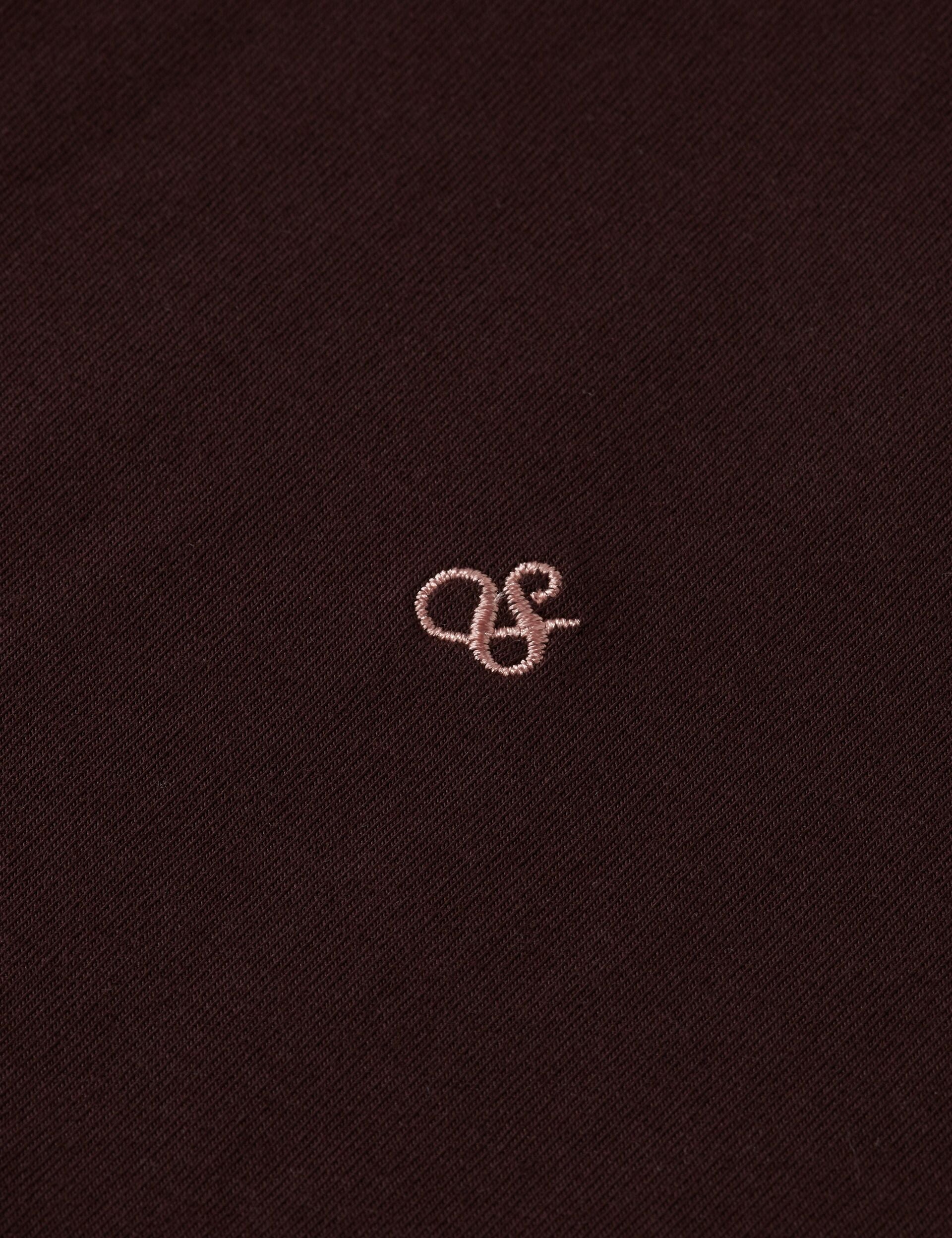 T-shirt with shaping