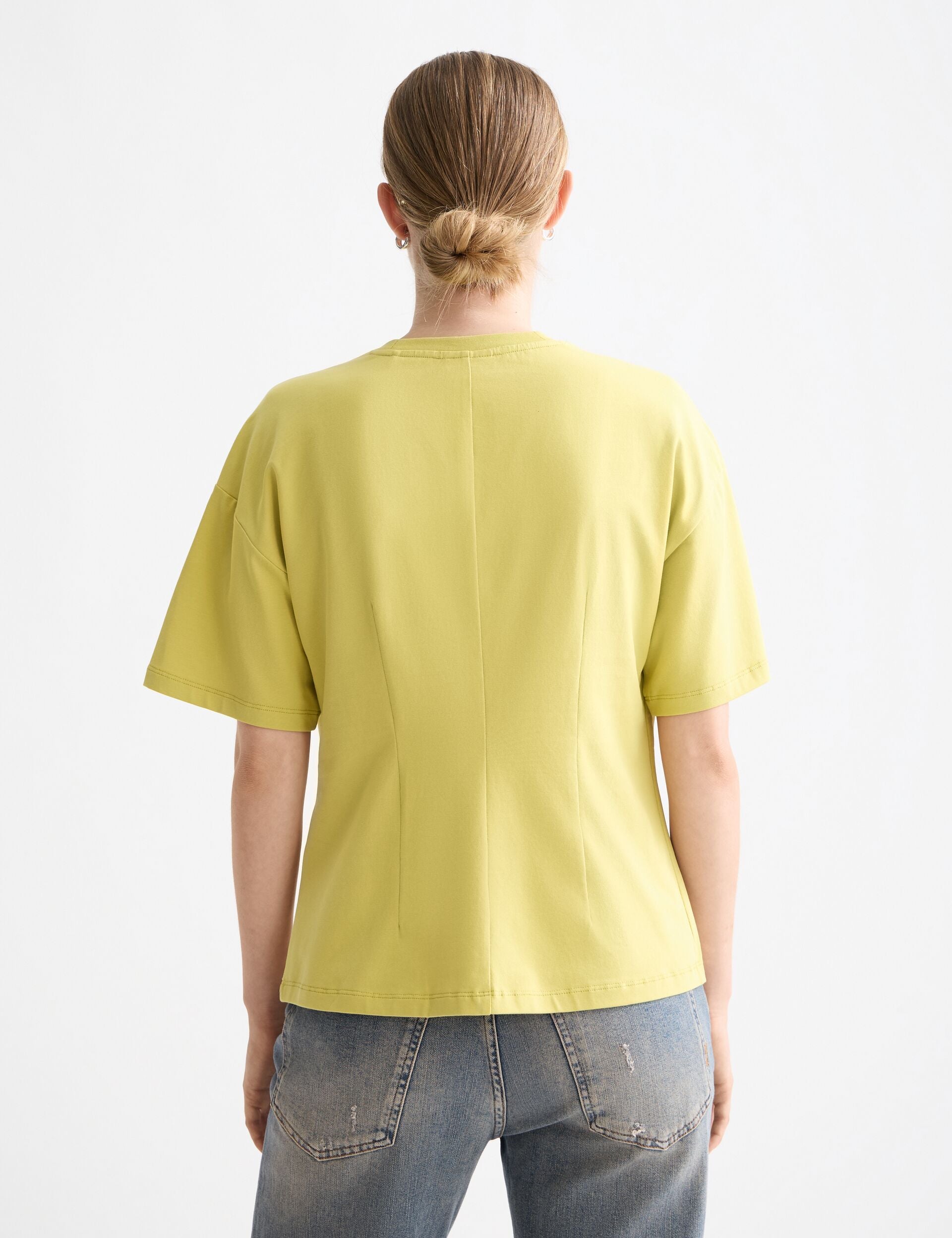 T-shirt with shaping