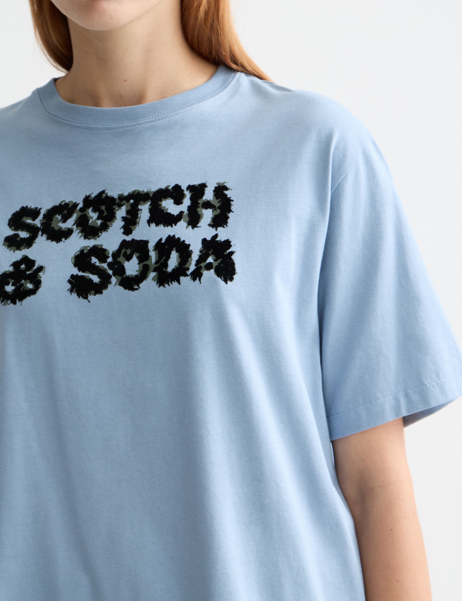 Loose fit T-shirt with leopard artwork