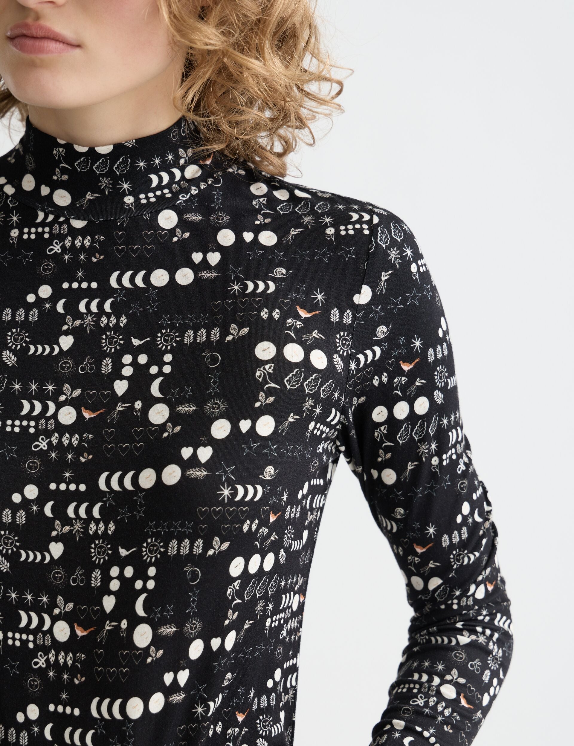 All over printed mock neck long sleeve T-shirt