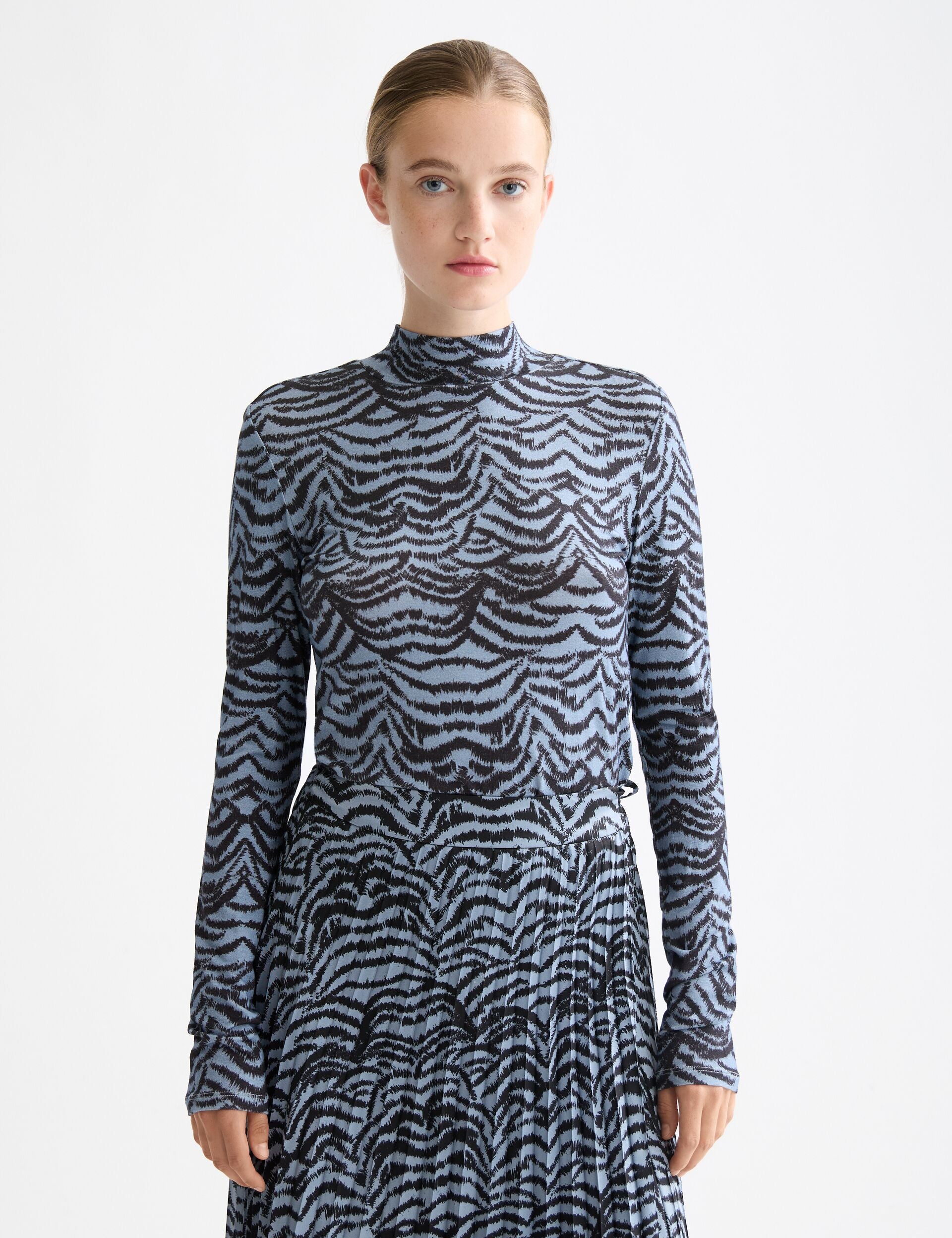 All over printed mock neck long sleeve T-shirt