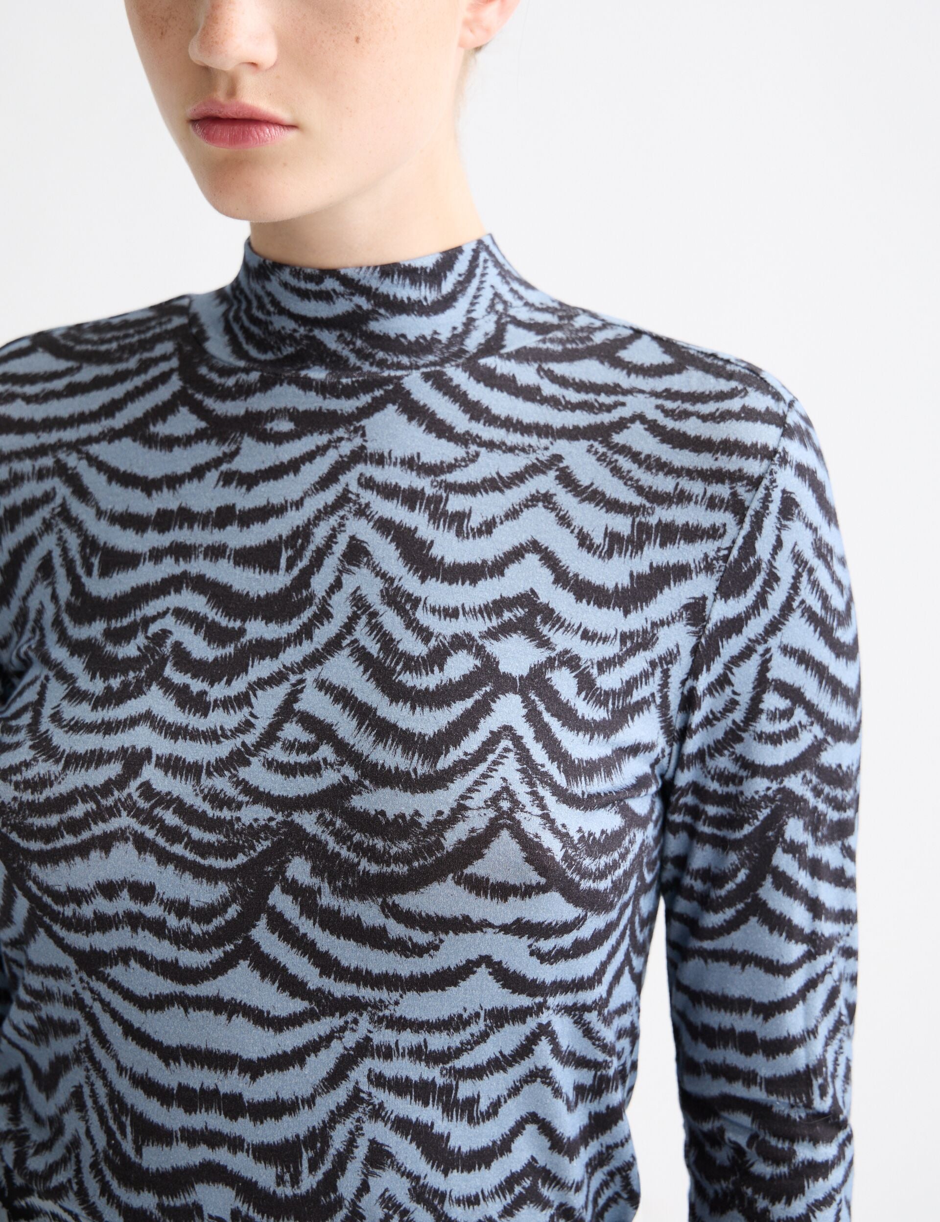 All over printed mock neck long sleeve T-shirt