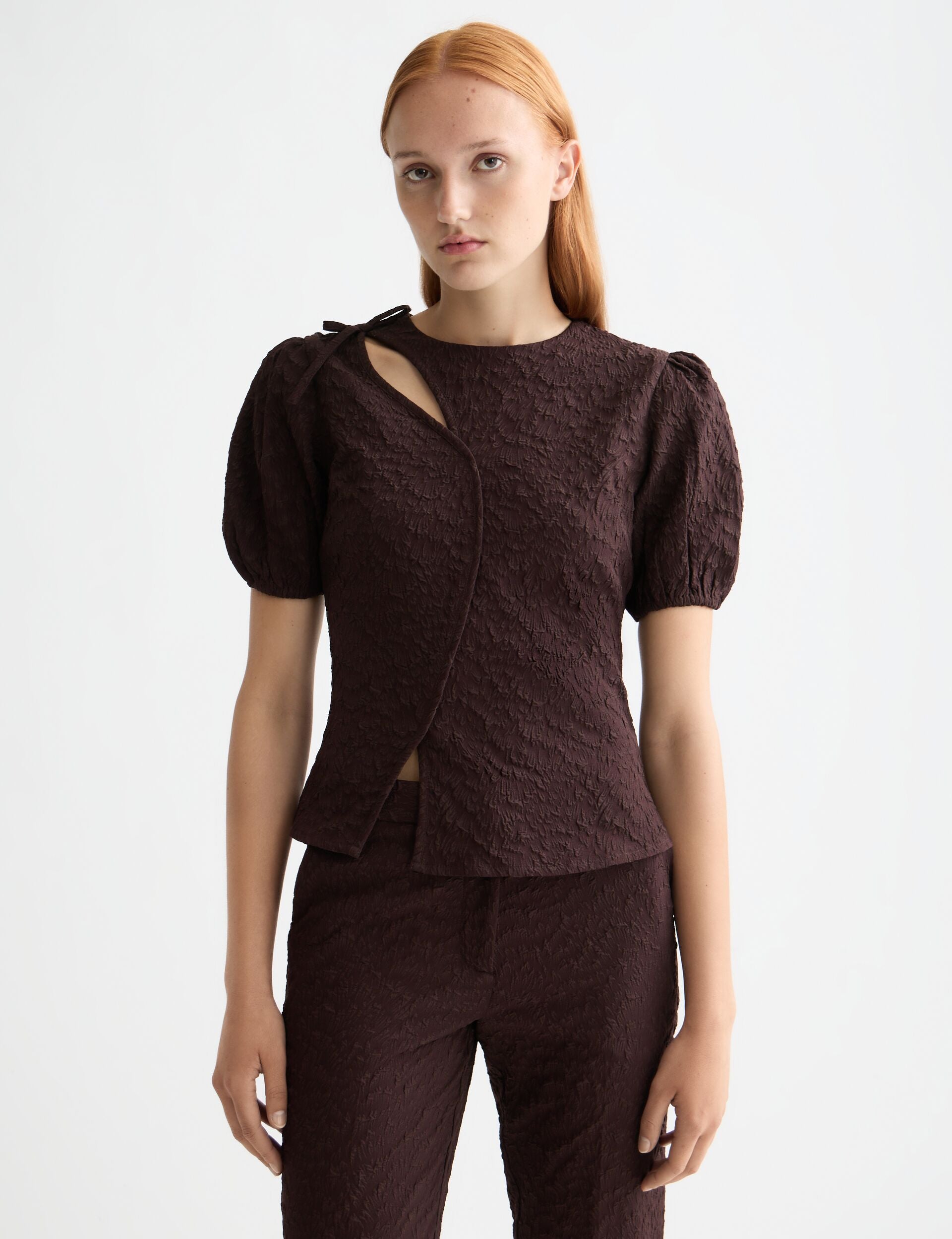 Puff sleeve textured top