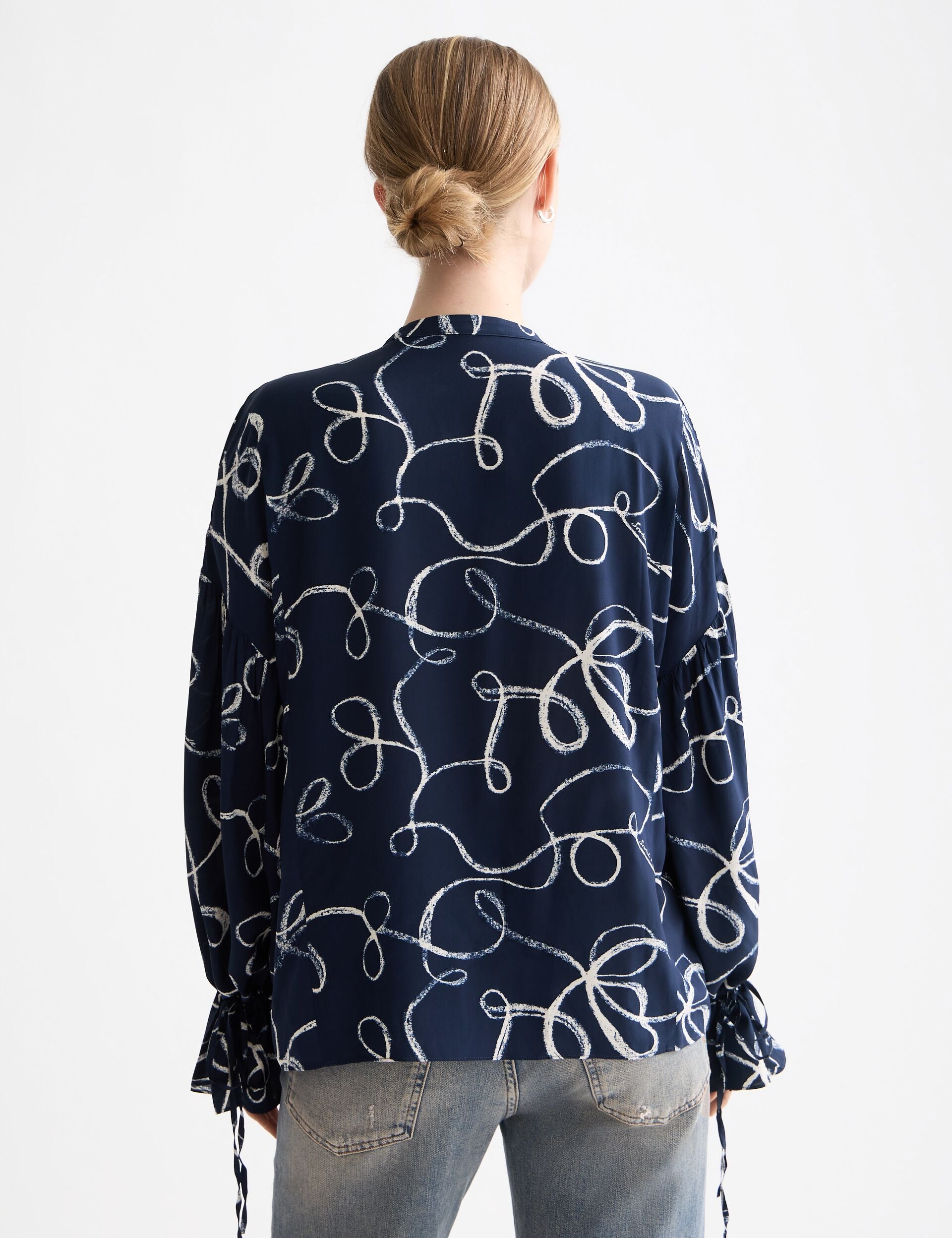 Easy top with draw string cuffs