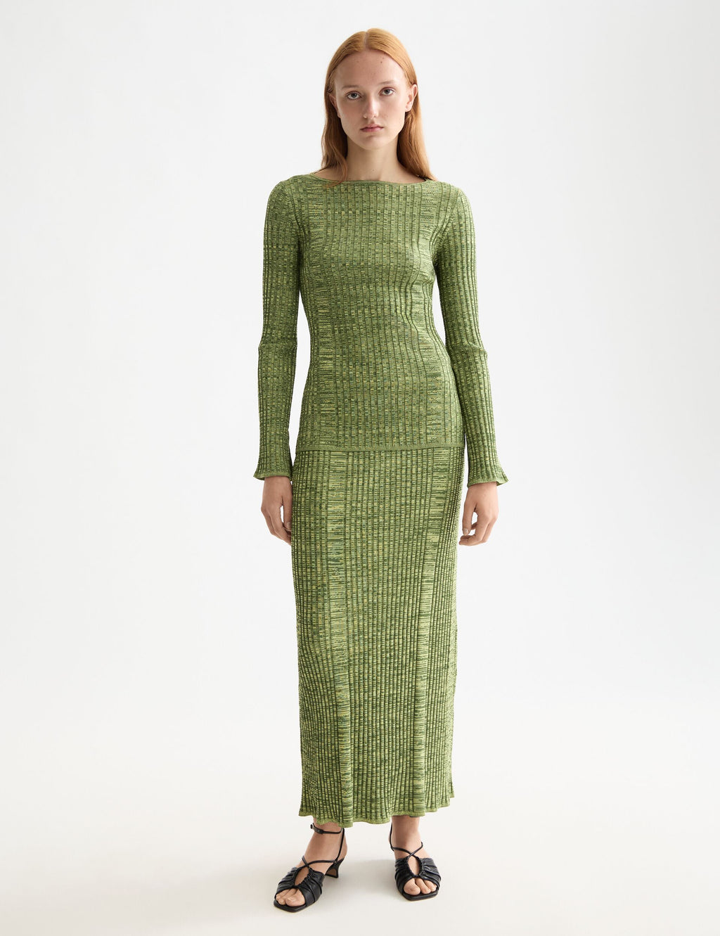 Ribbed knitted pullover