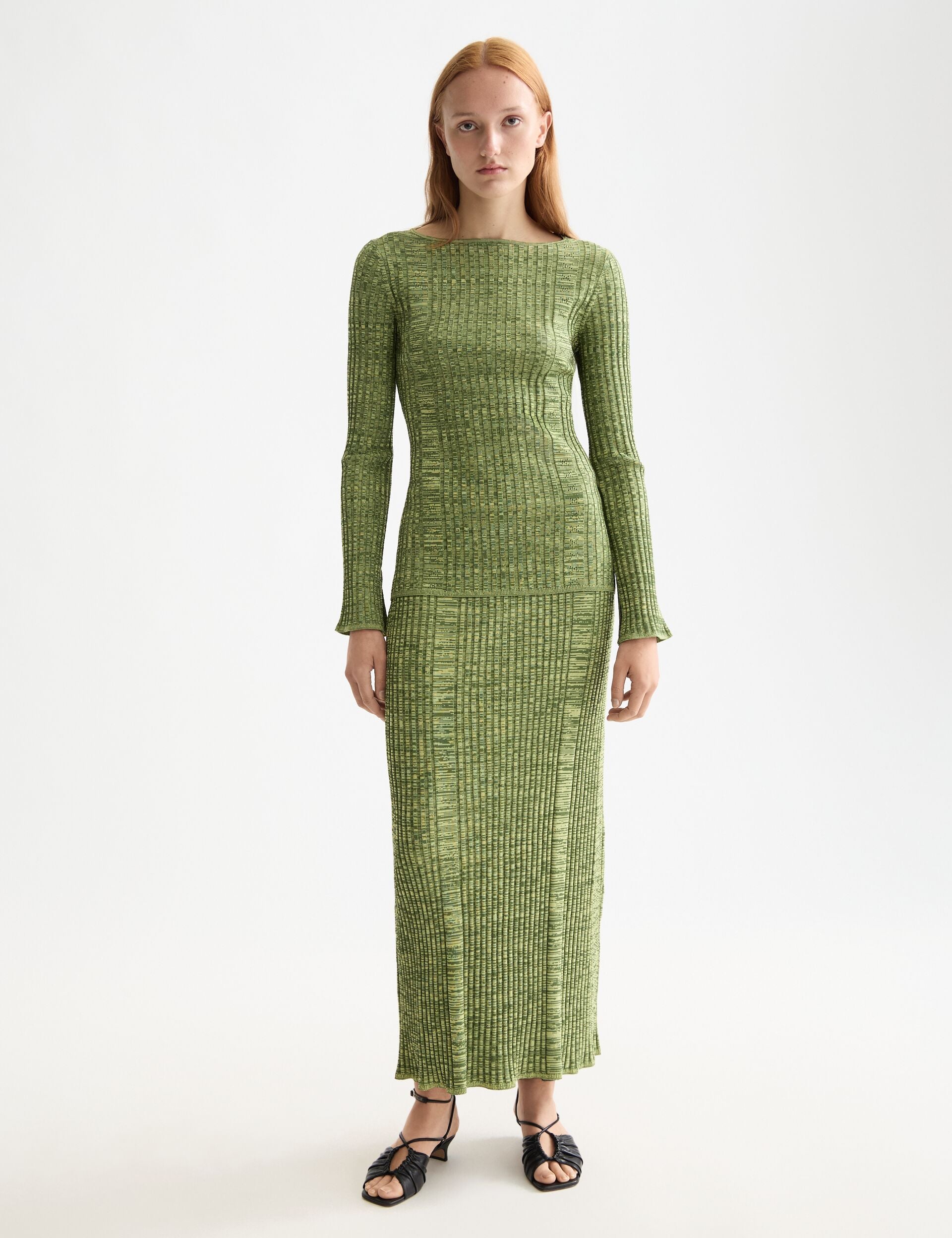 Ribbed knitted pullover