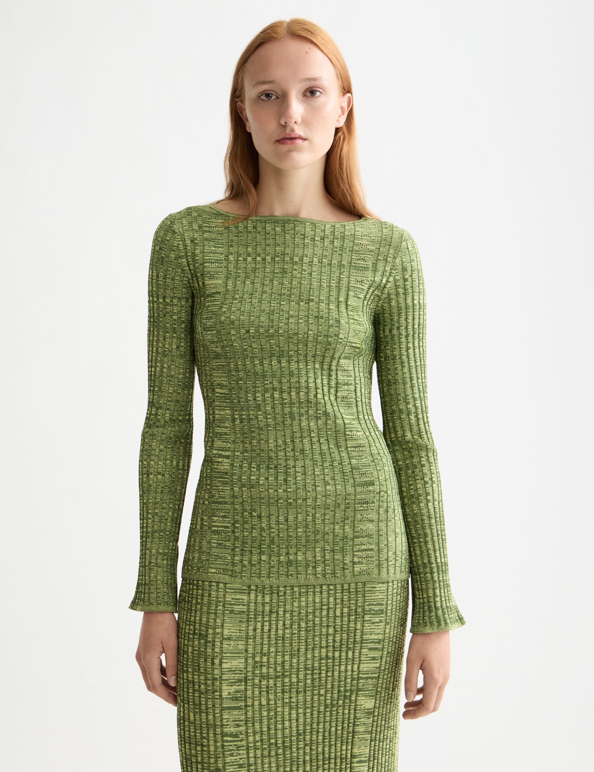 Ribbed knitted pullover