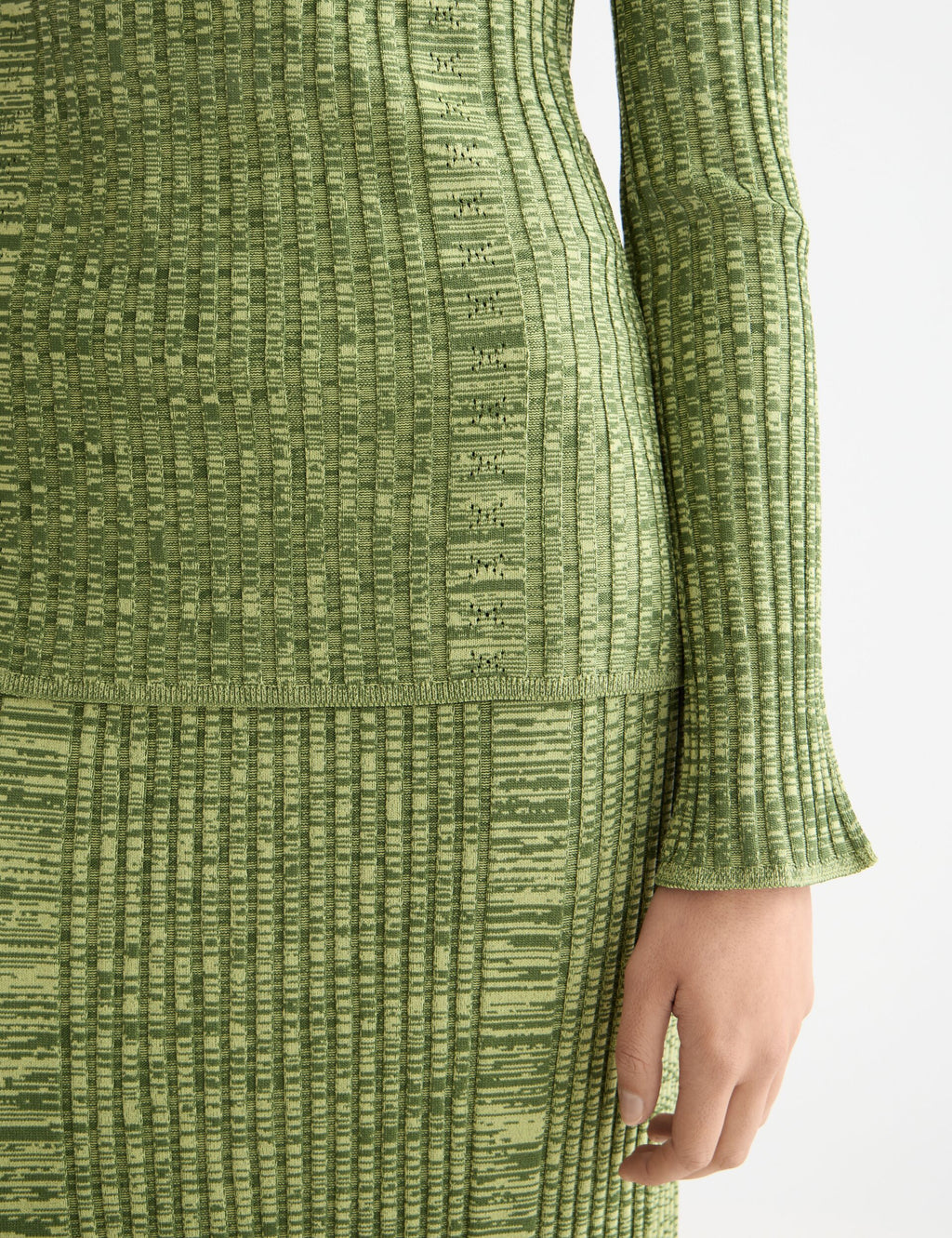 Ribbed knitted pullover