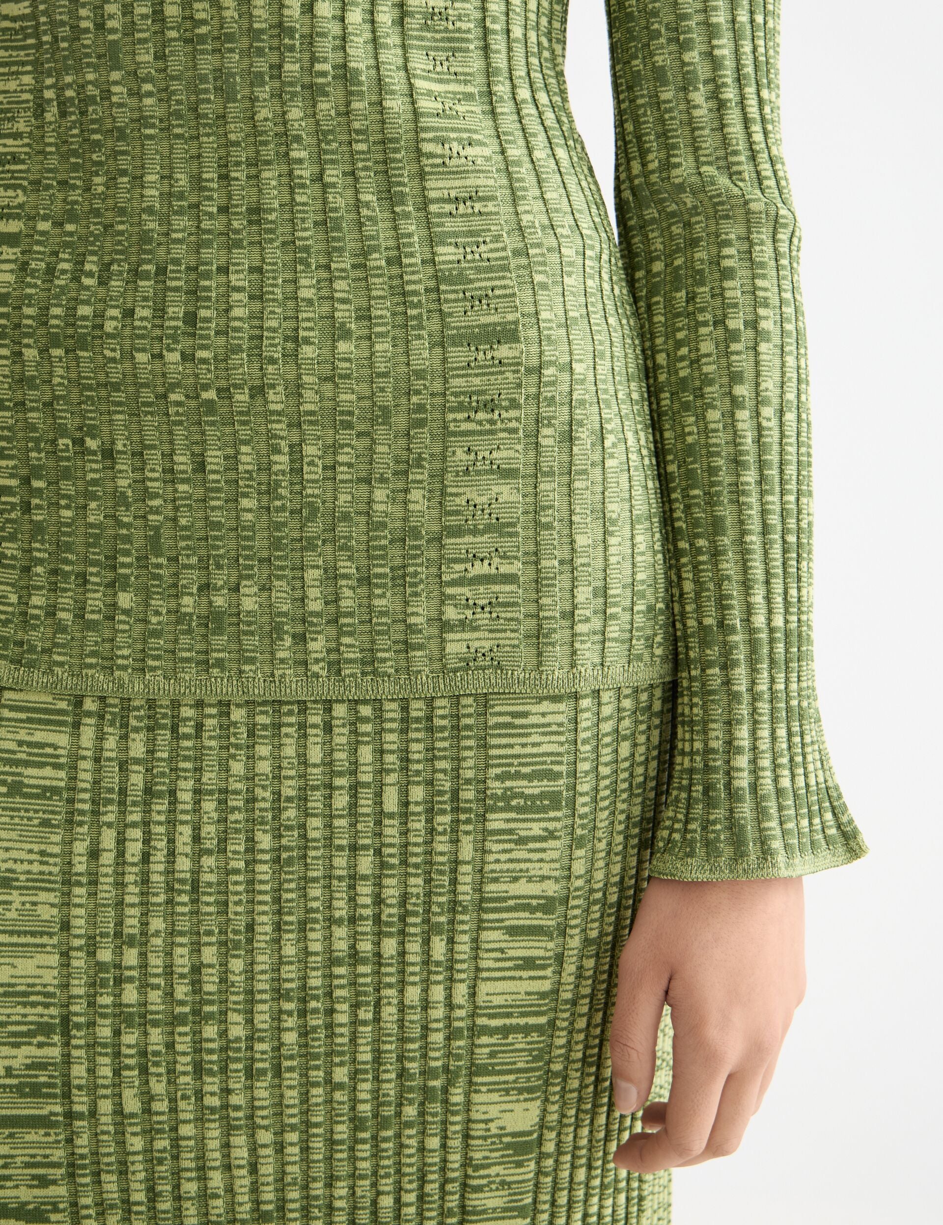 Ribbed knitted pullover