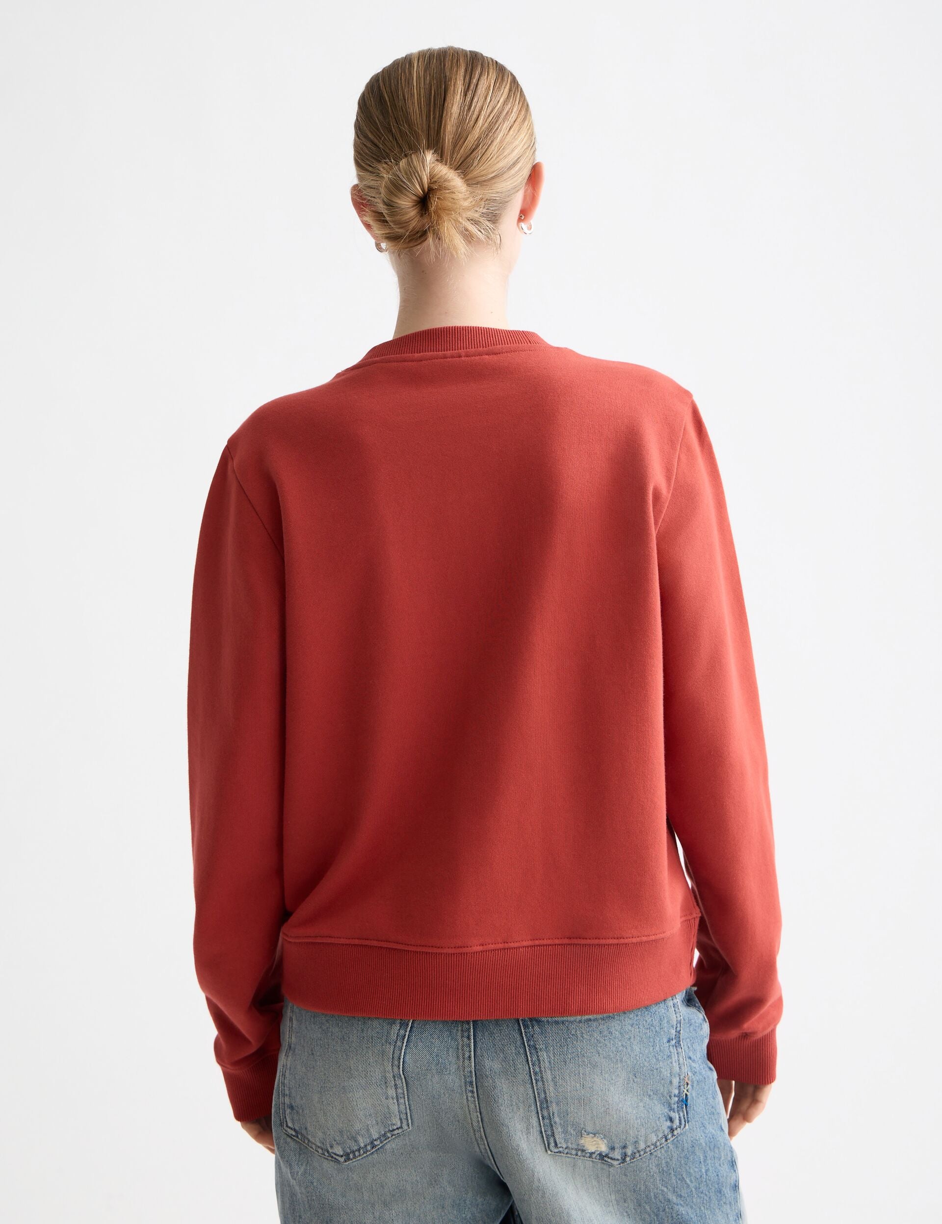 Regular fit chest artwork sweater