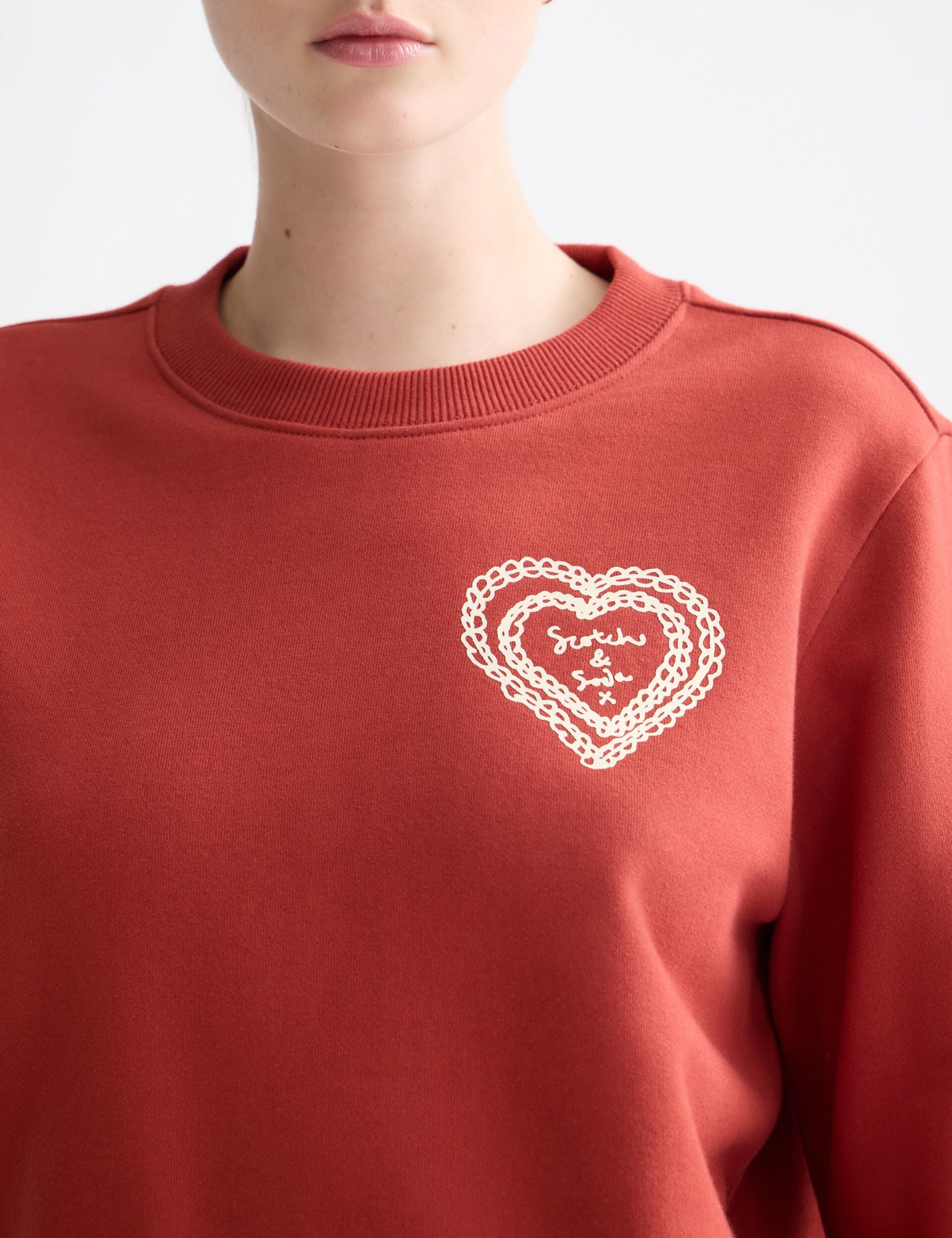 Regular fit chest artwork sweater