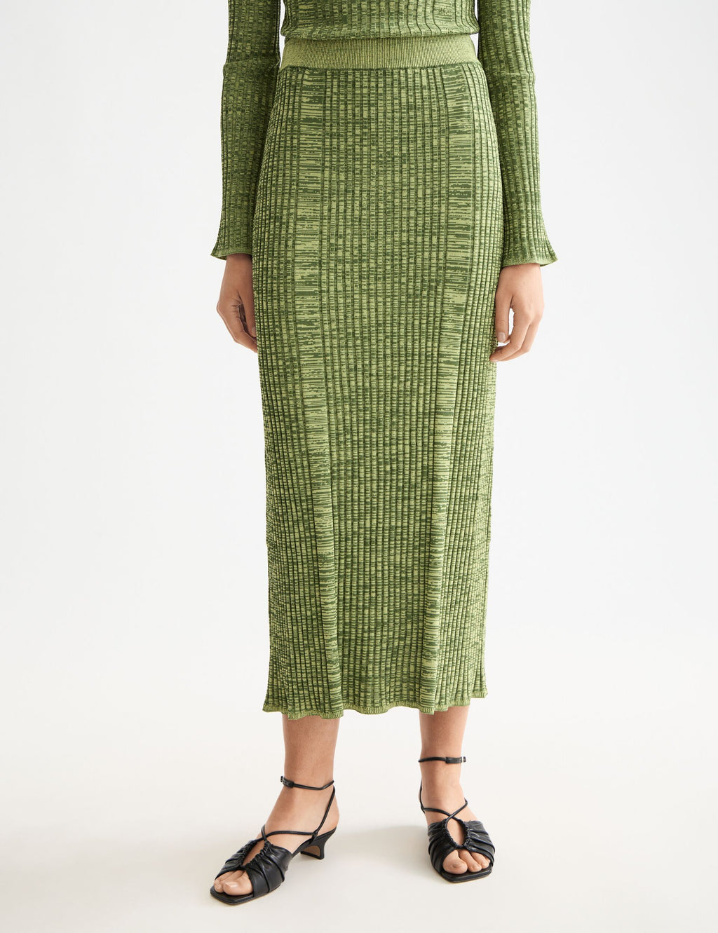 Ribbed knitted maxi skirt