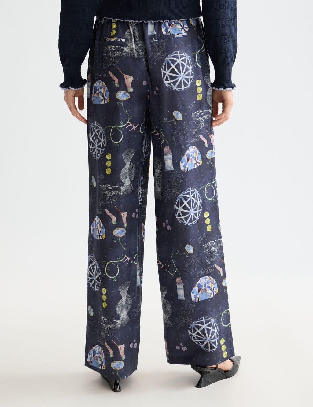 Gia - Mid rise wide leg elasticated trousers in block print
