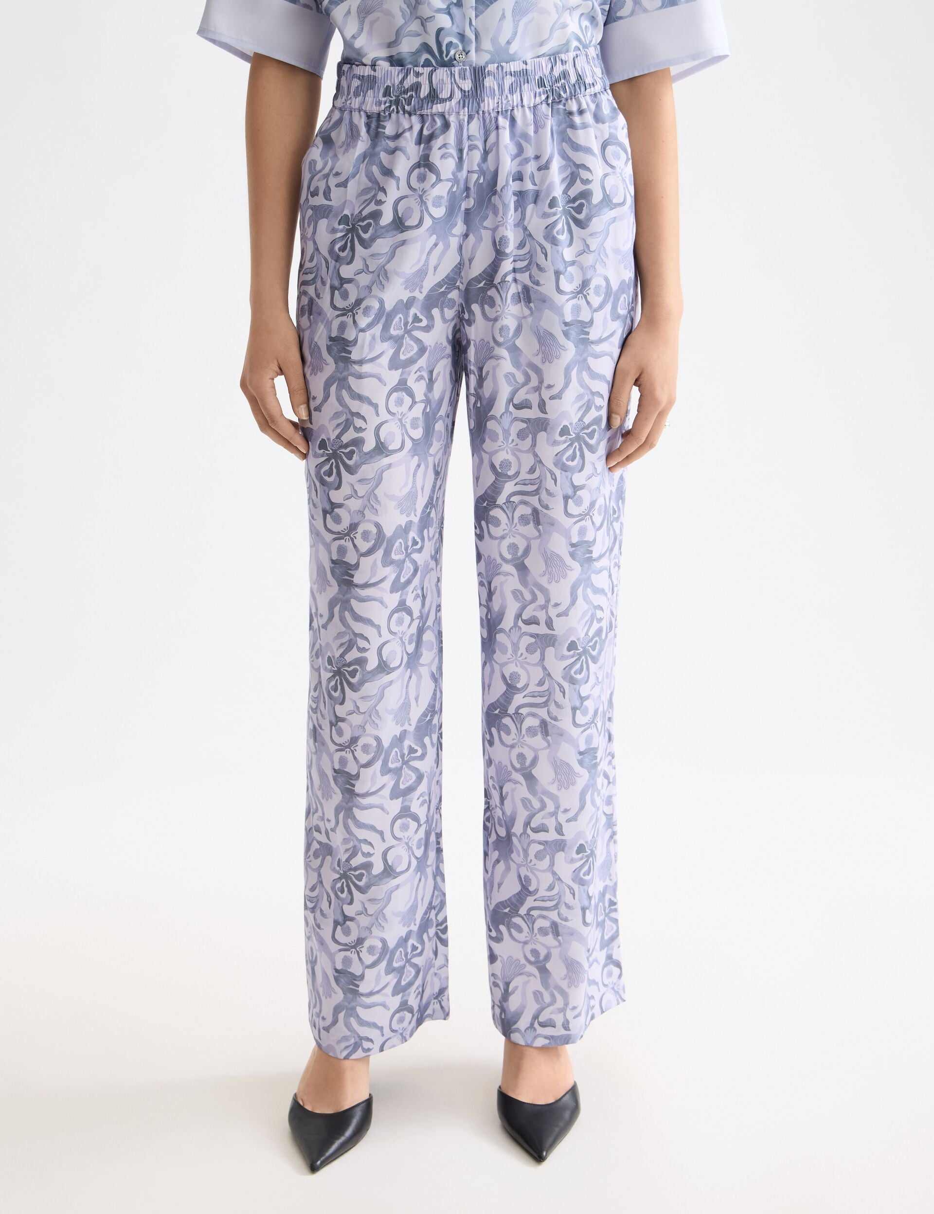 Gia - Mid rise wide leg elasticated trousers in block print