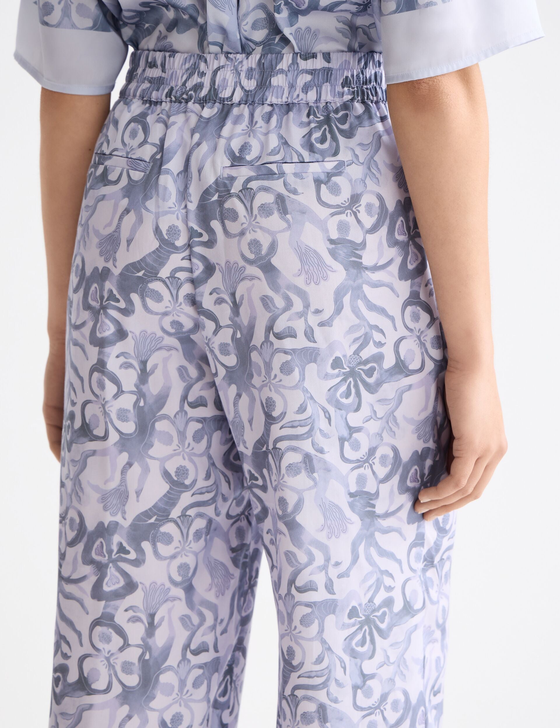Gia - Mid rise wide leg elasticated trousers in block print