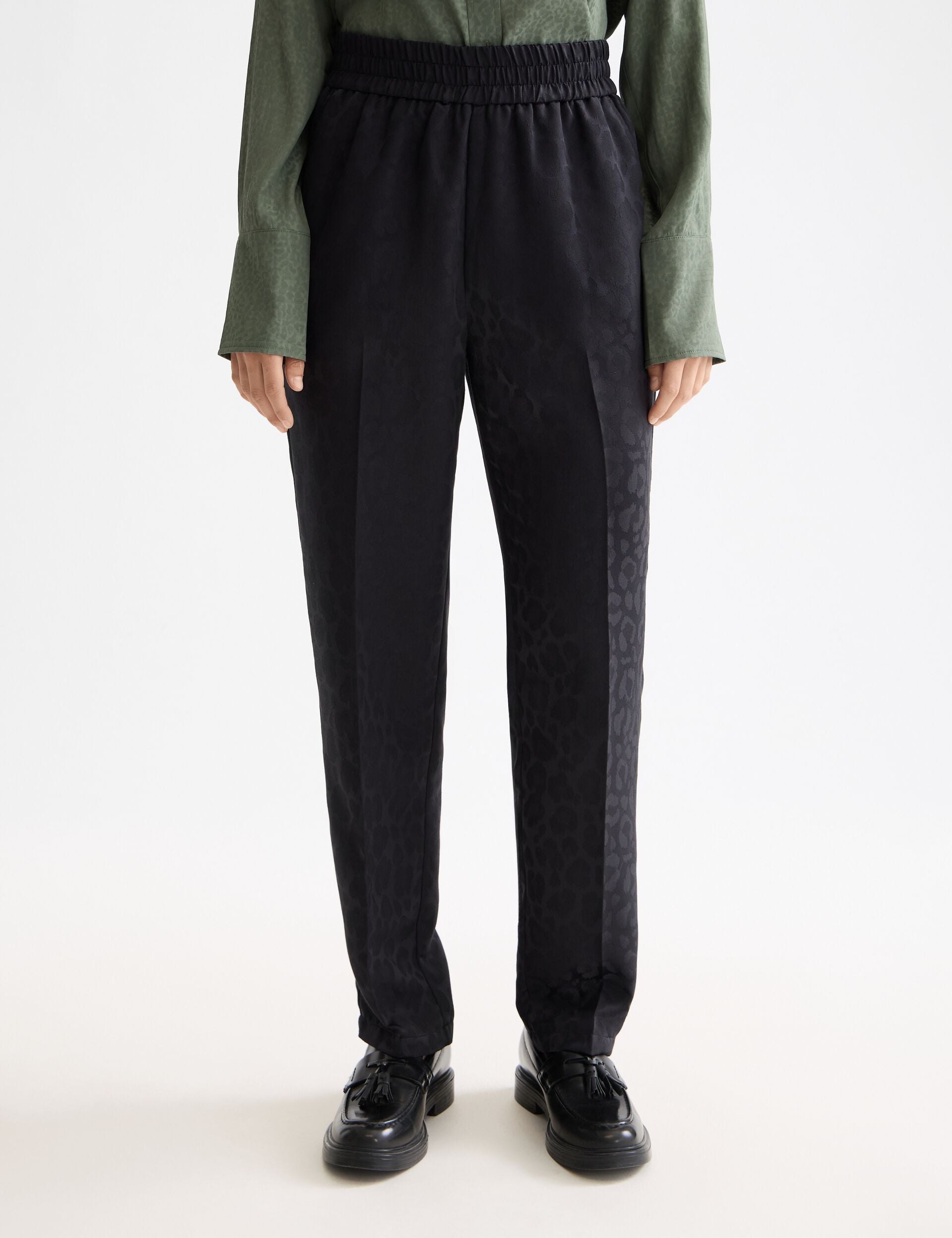 Maia - mid rise tapered leg jacquard pant