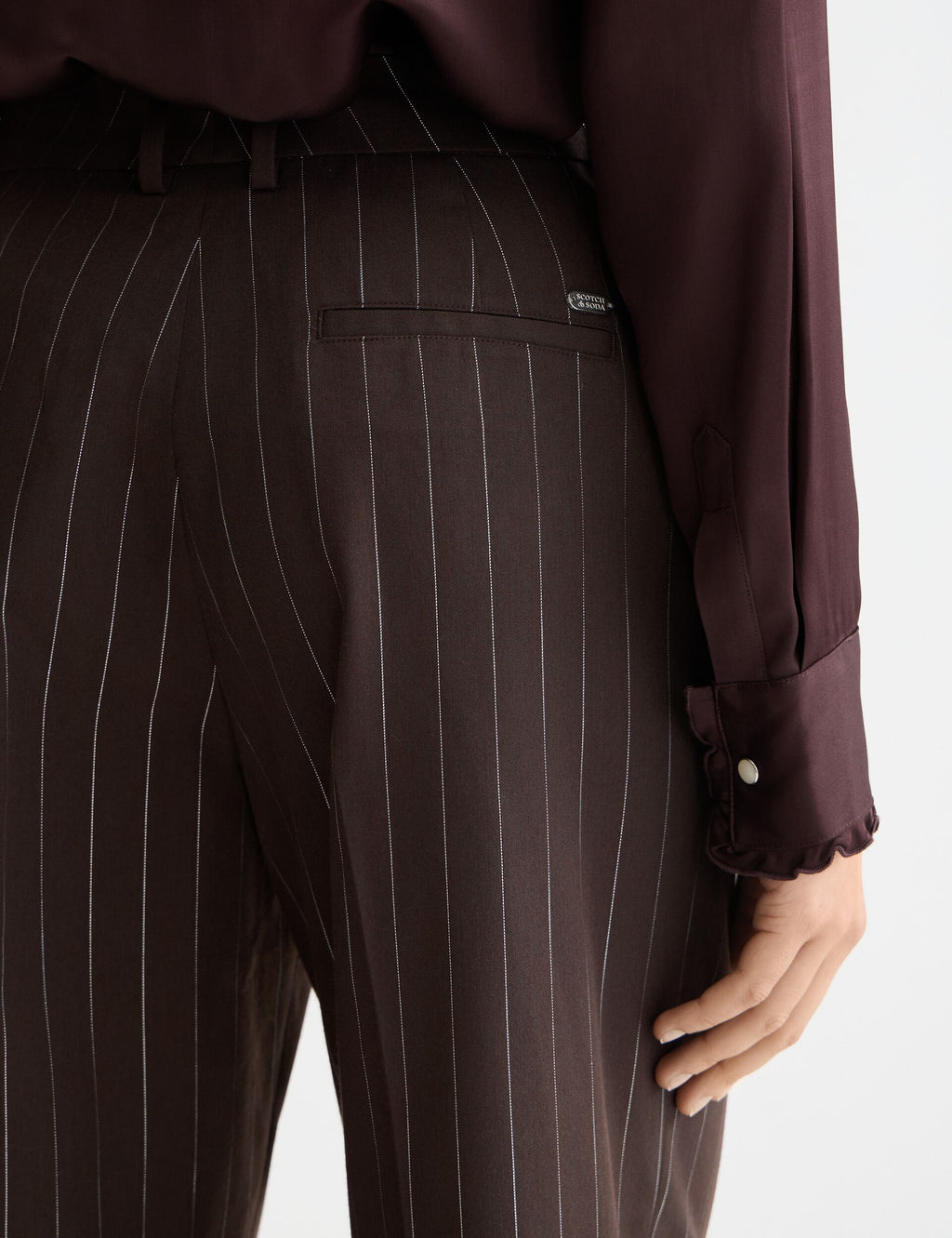 Robyn - high rise relaxed tapered leg