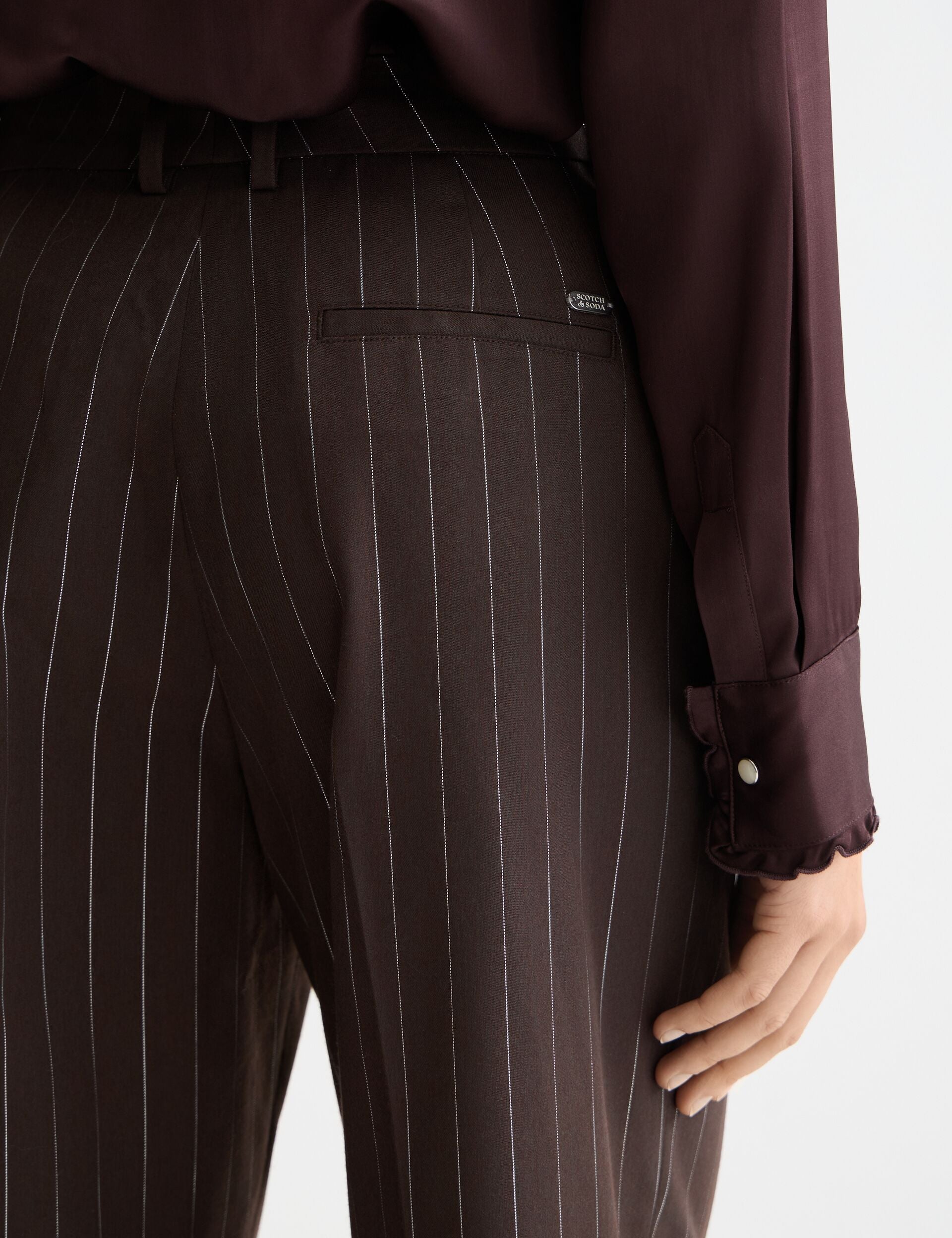 Robyn - high rise relaxed tapered leg